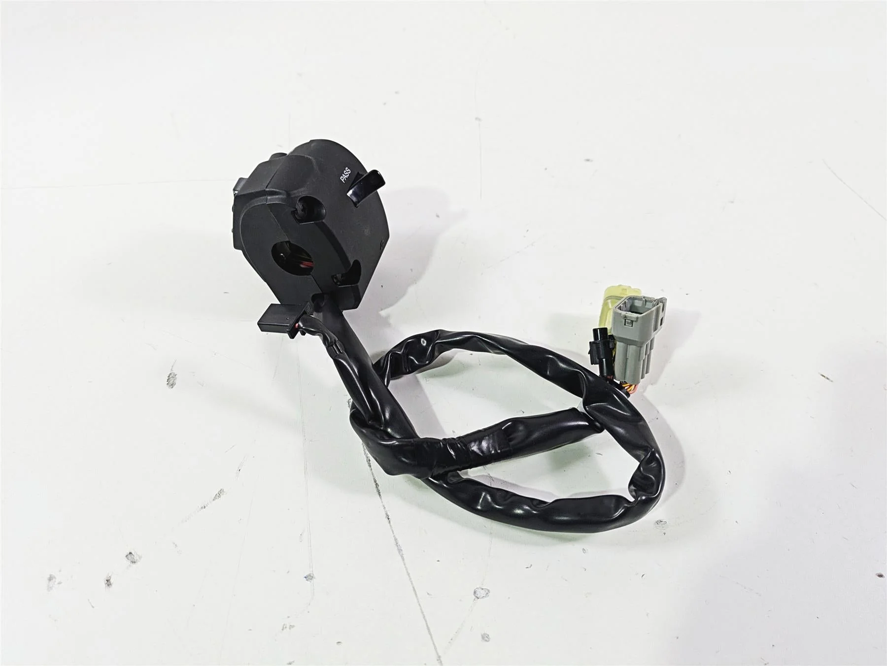 2022 Kawasaki ZR900RS Cafe Left Hand Turn Signal Light Control Switch 46091-0618 - Image 2