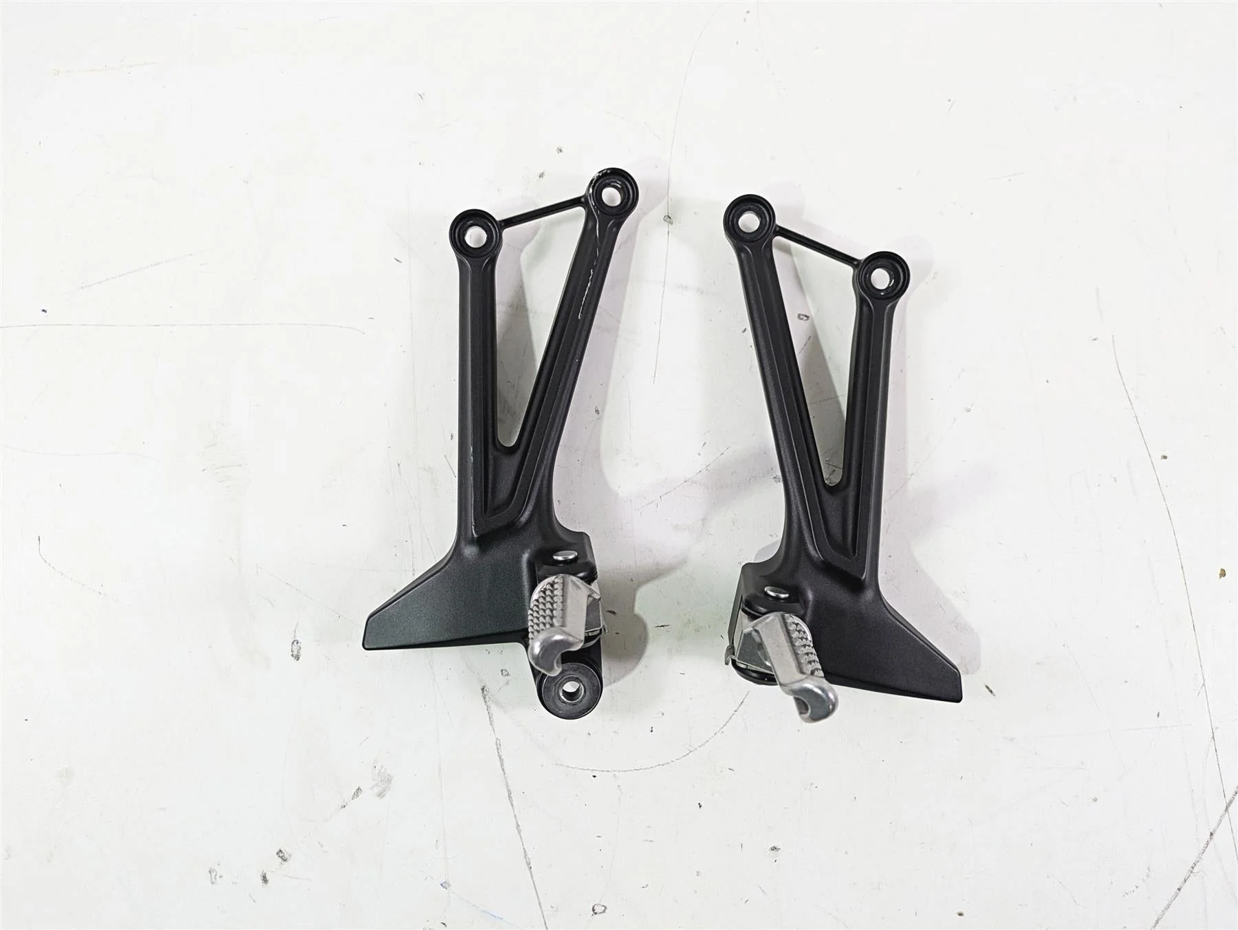 2022 Kawasaki ZR900RS Cafe Rear Passenger Foot Peg Rest Set 35063-1393-18R