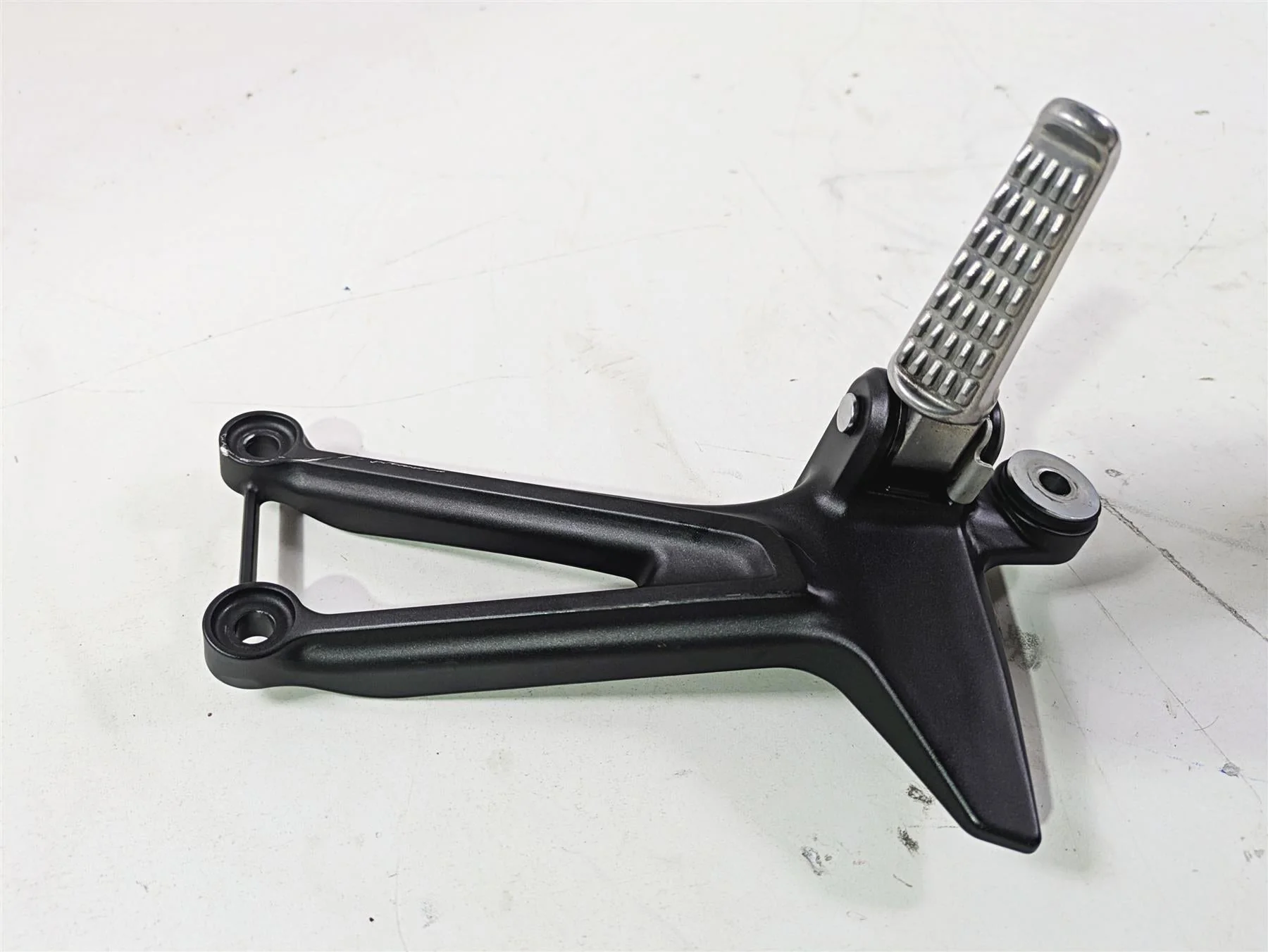 2022 Kawasaki ZR900RS Cafe Rear Passenger Foot Peg Rest Set 35063-1393-18R - Image 10