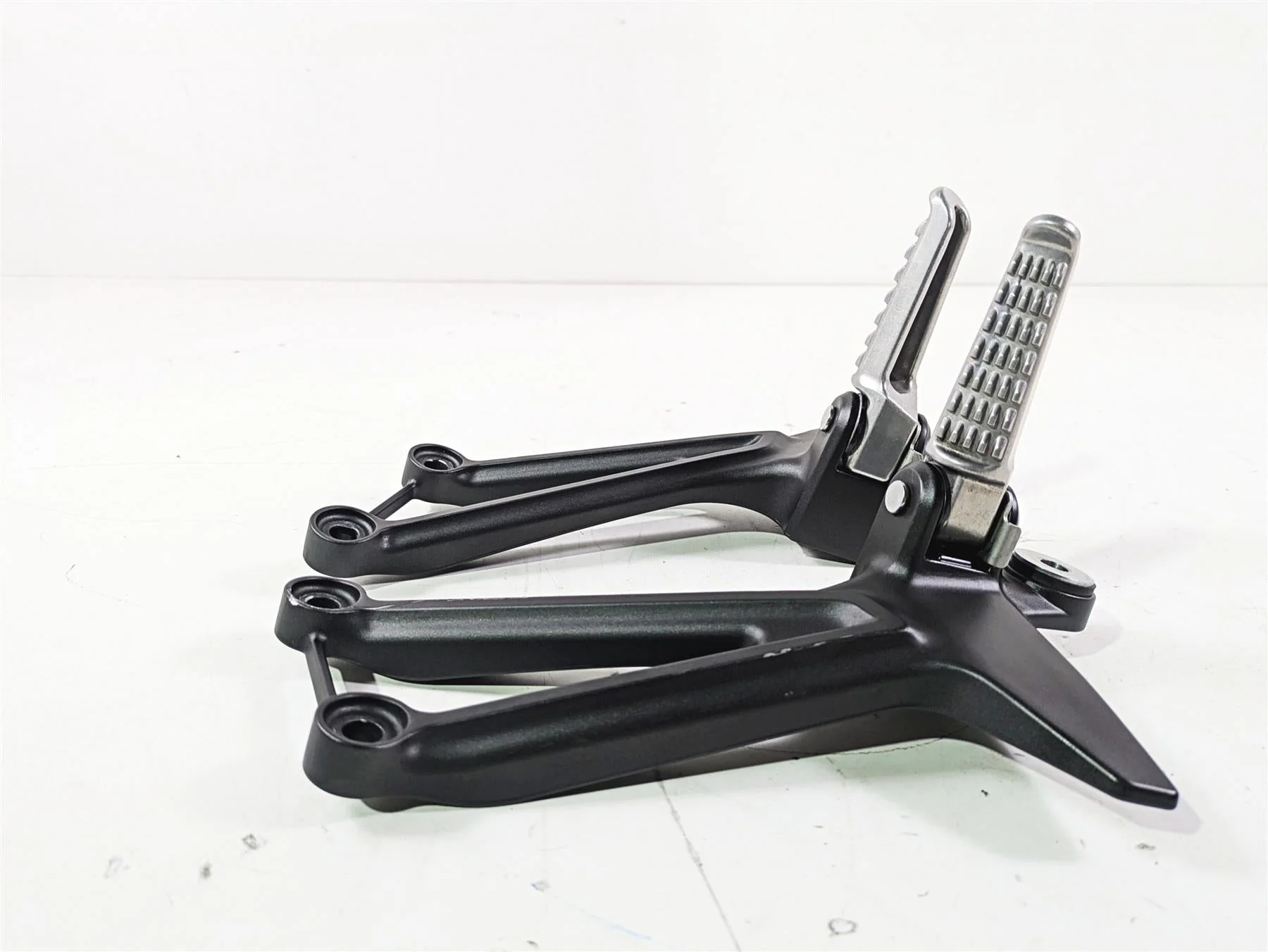 2022 Kawasaki ZR900RS Cafe Rear Passenger Foot Peg Rest Set 35063-1393-18R - Image 3