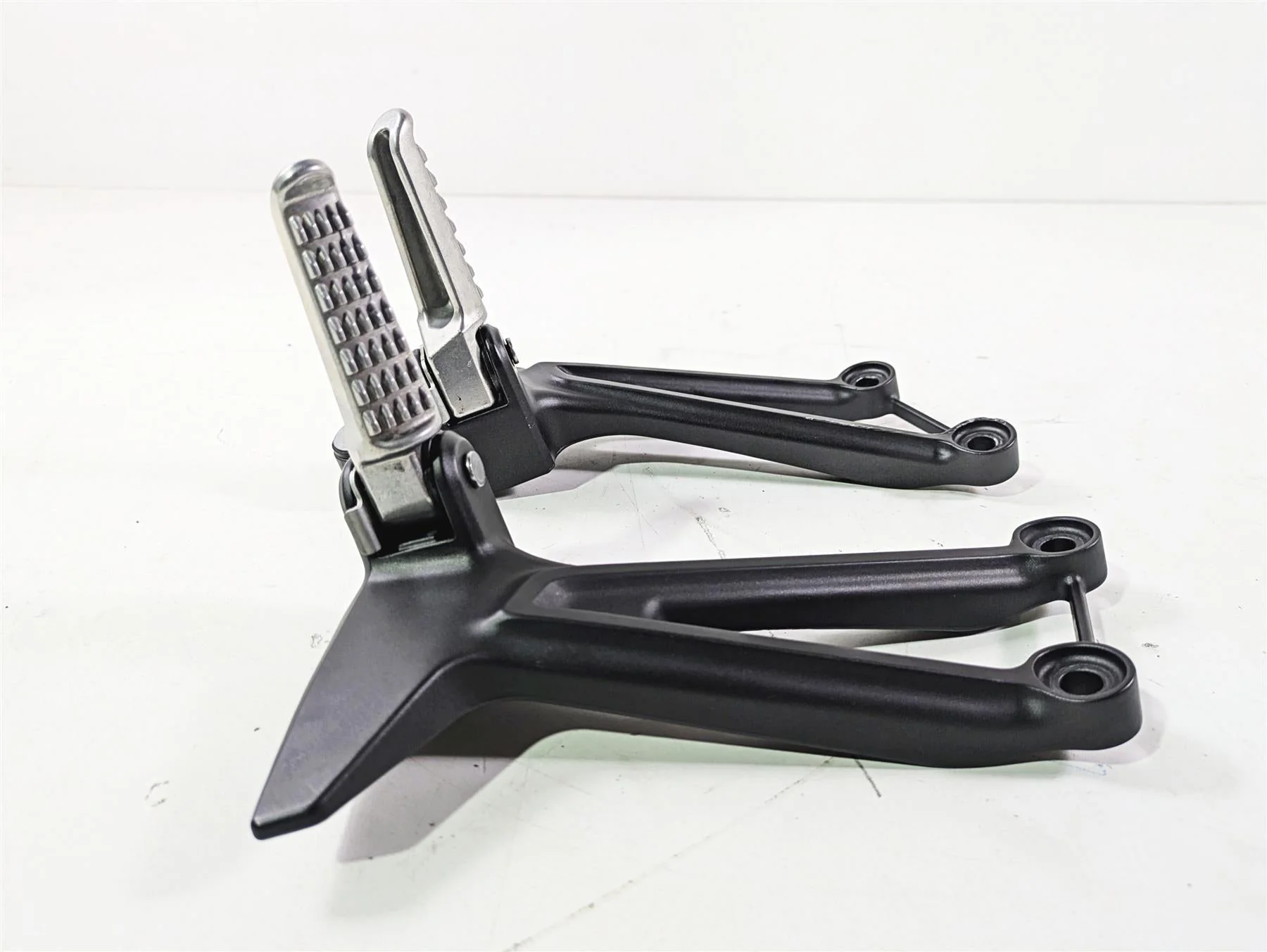 2022 Kawasaki ZR900RS Cafe Rear Passenger Foot Peg Rest Set 35063-1393-18R - Image 5