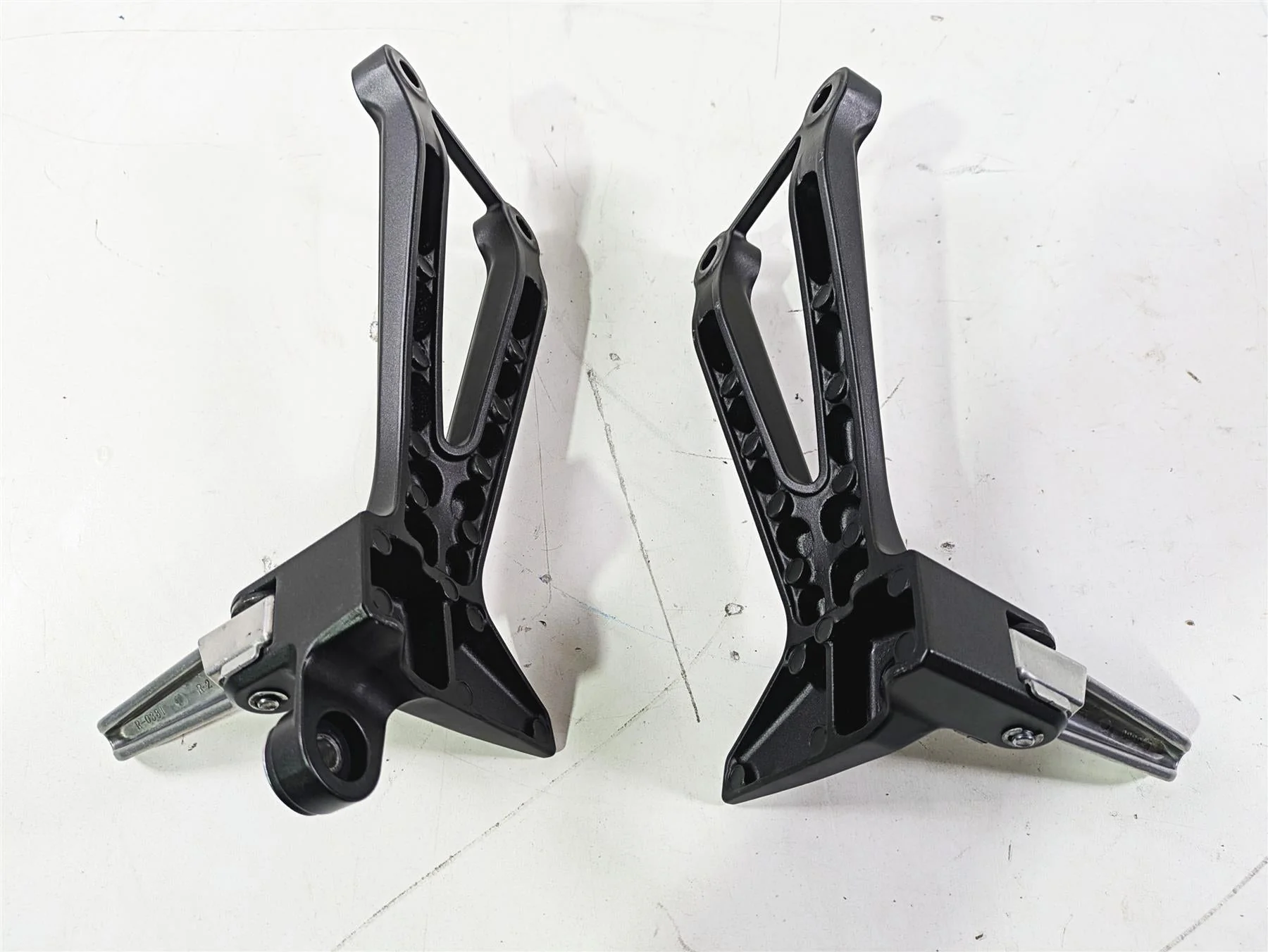 2022 Kawasaki ZR900RS Cafe Rear Passenger Foot Peg Rest Set 35063-1393-18R - Image 6