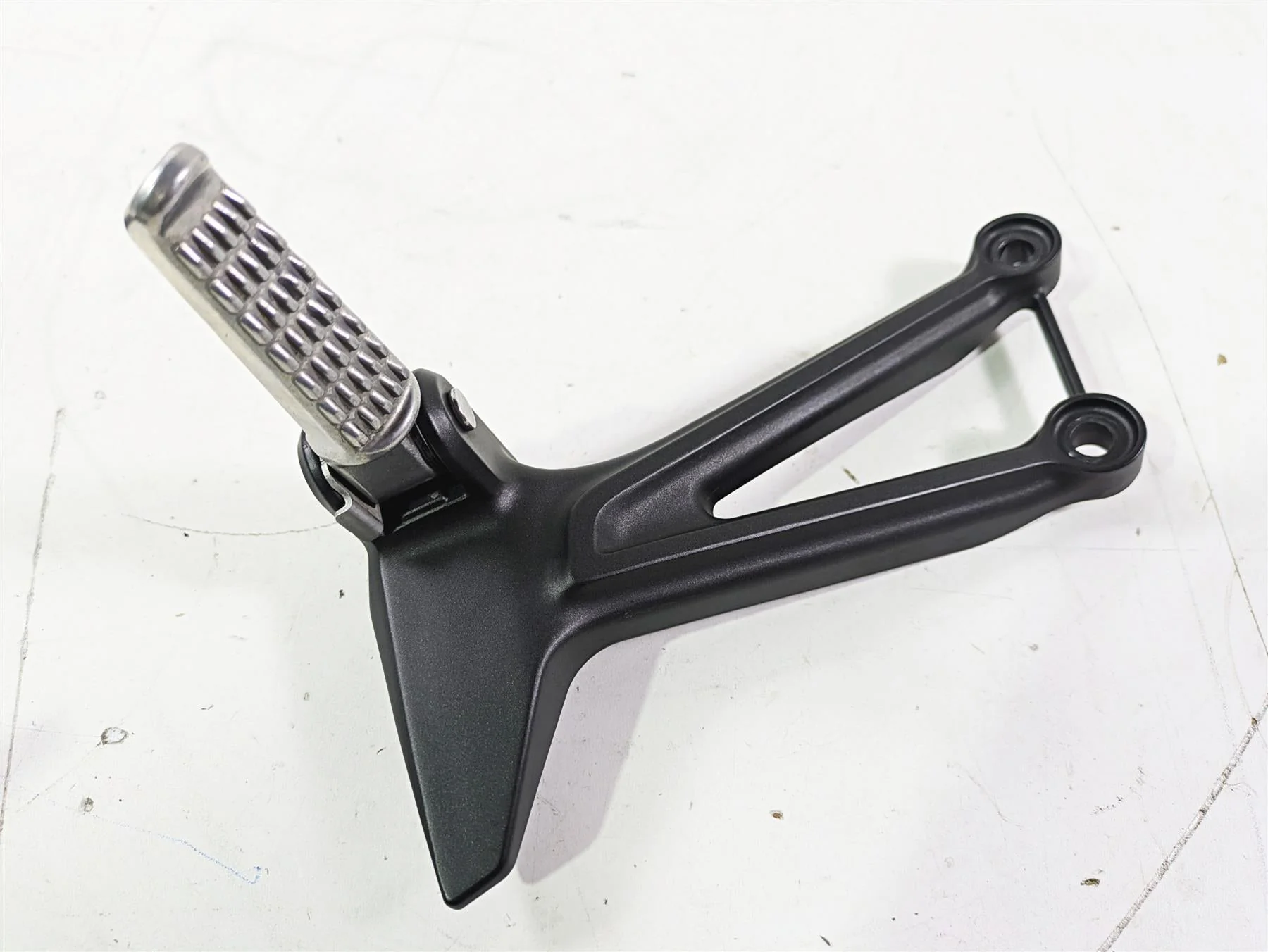 2022 Kawasaki ZR900RS Cafe Rear Passenger Foot Peg Rest Set 35063-1393-18R - Image 9