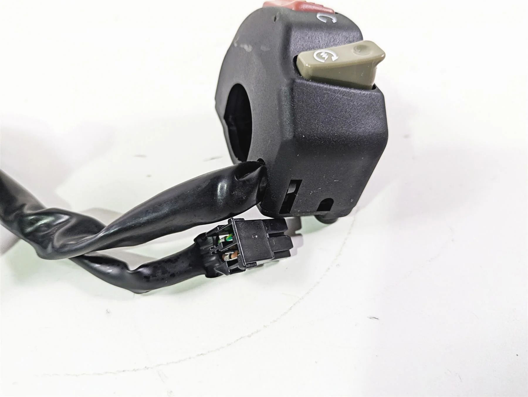 2022 Kawasaki ZR900RS Cafe Right Hand Start Stop Control Switch 46091-0508 - Image 8