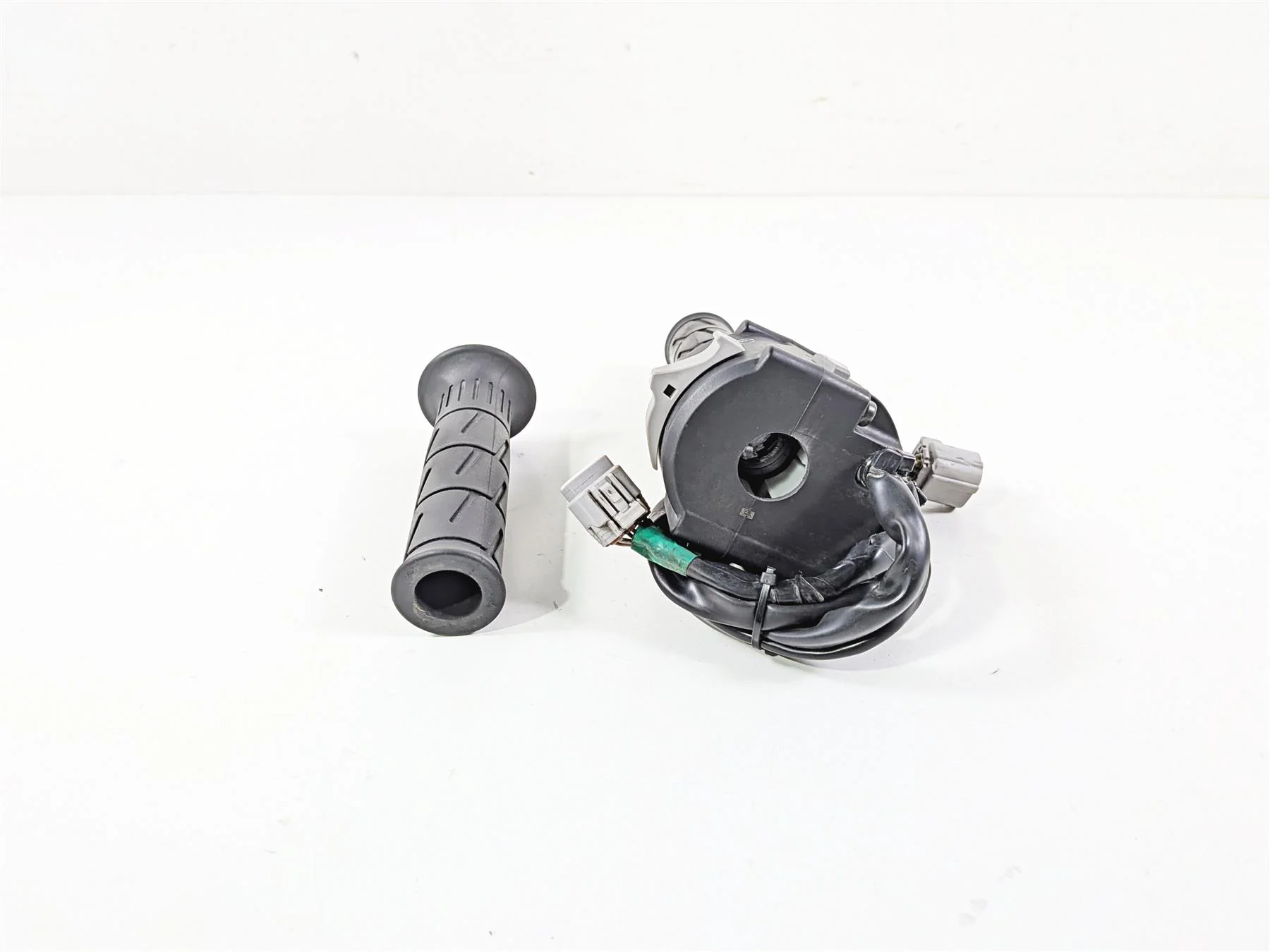 2022 Kawasaki ZX10R ZX1000 Ninja Right Hand Start Control Switch 46091-0585 - Image 3