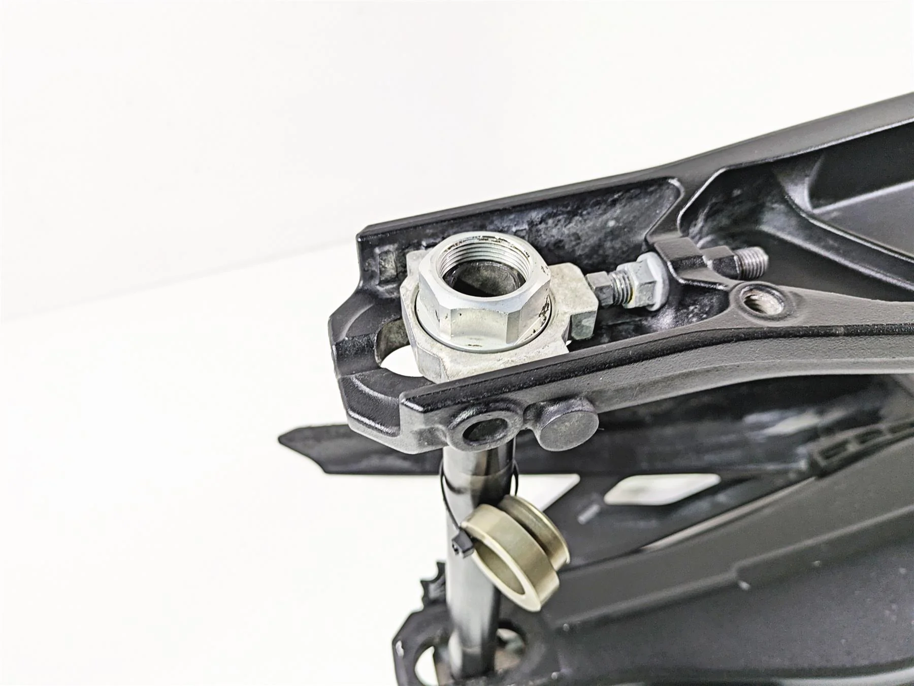 2022 KTM 1290 Super Adventure S Swingarm & Axle & Pivot Bolt 61904030044C1 - Image 10