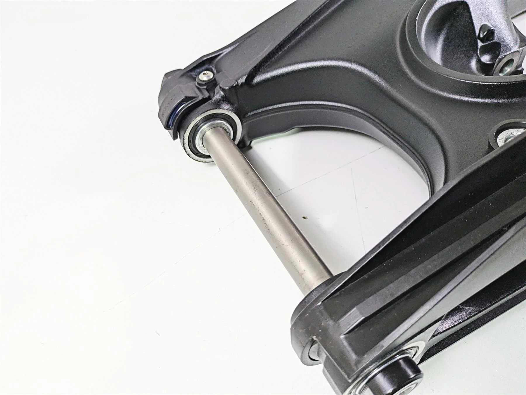 2022 KTM 1290 Super Adventure S Swingarm & Axle & Pivot Bolt 61904030044C1 - Image 5