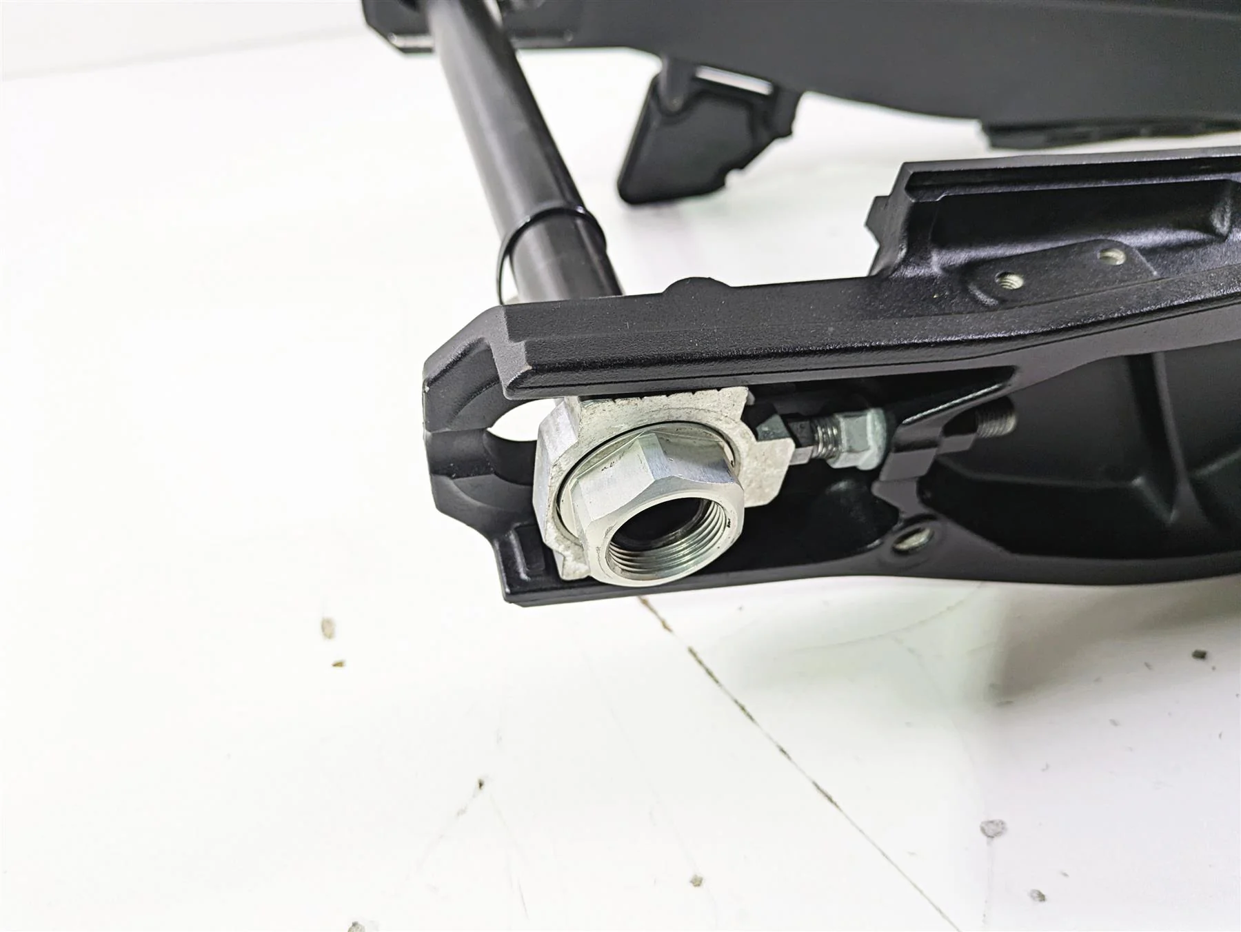 2022 KTM 1290 Super Adventure S Swingarm & Axle & Pivot Bolt 61904030044C1 - Image 7