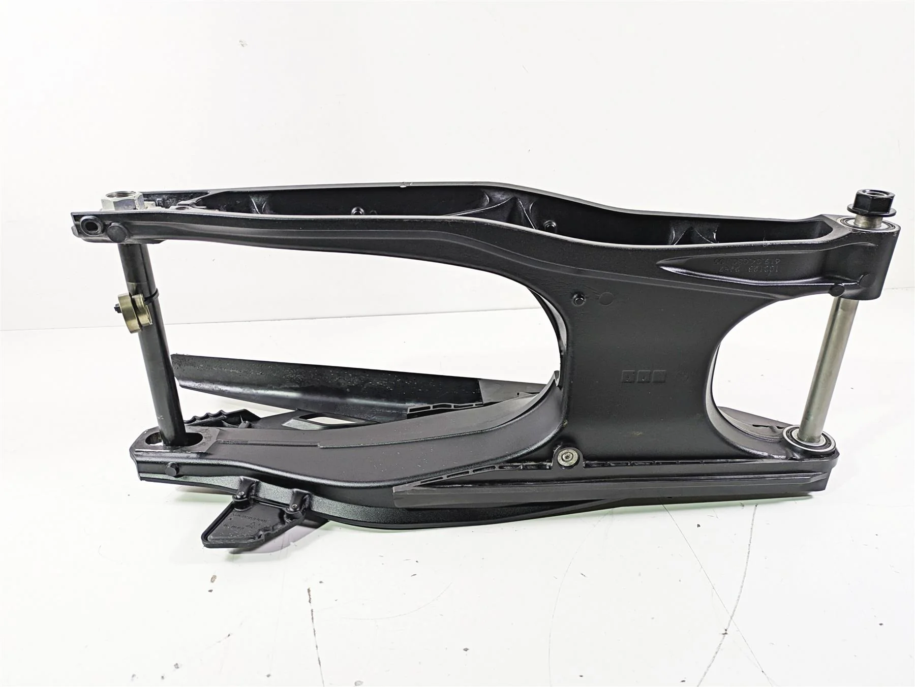 2022 KTM 1290 Super Adventure S Swingarm & Axle & Pivot Bolt 61904030044C1 - Image 8