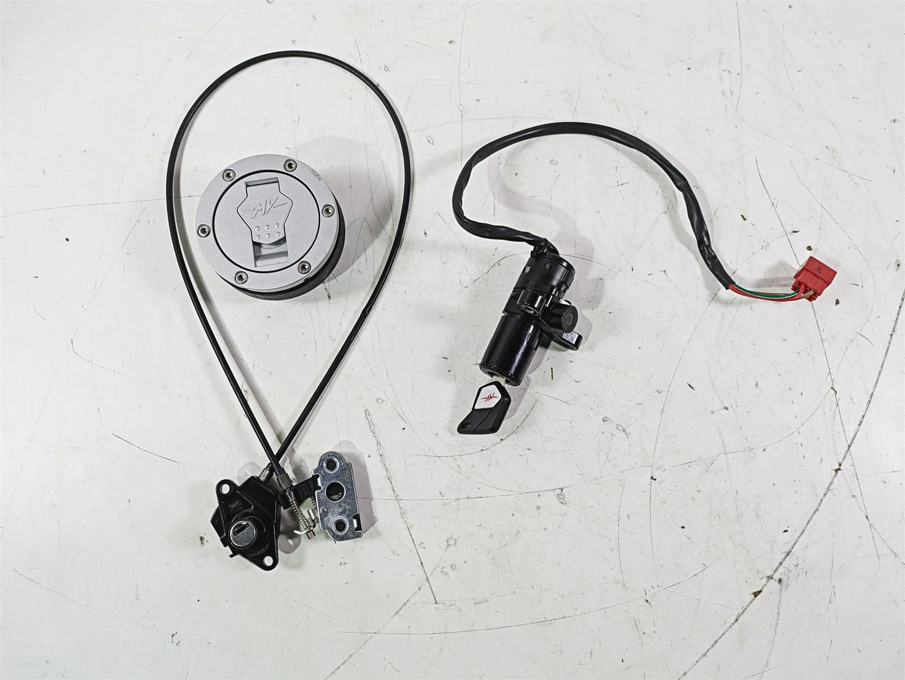 2022 MV Agusta F3 800 Rosso Ignition Switch Gas Cap Seat Key Lock Set 8A00B5210 - Image 4