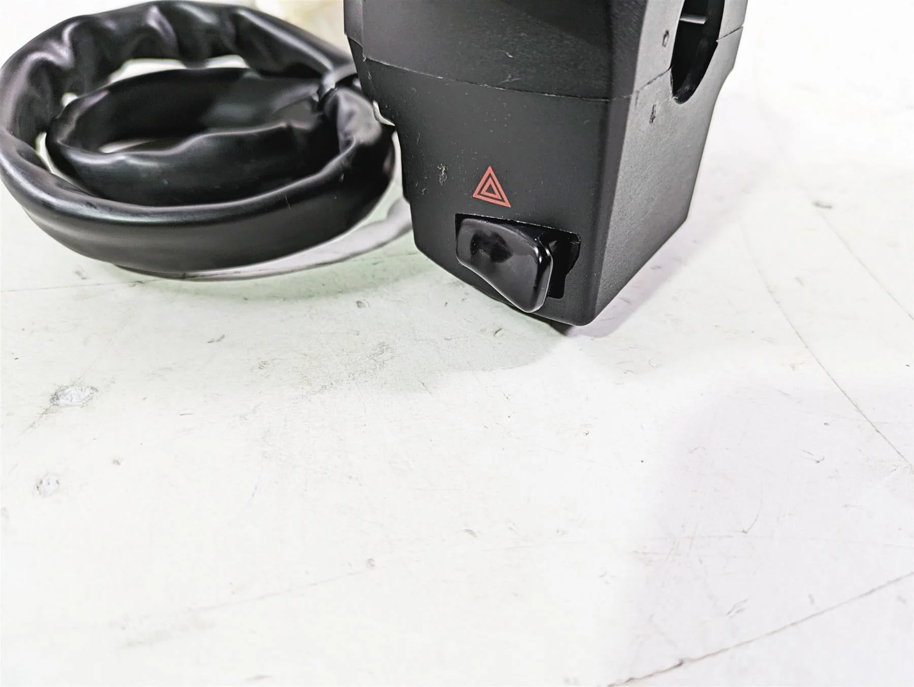 2022 MV Agusta F3 800 Rosso Left Hand Control Switch Light Blinker 8A00B9497 - Image 10