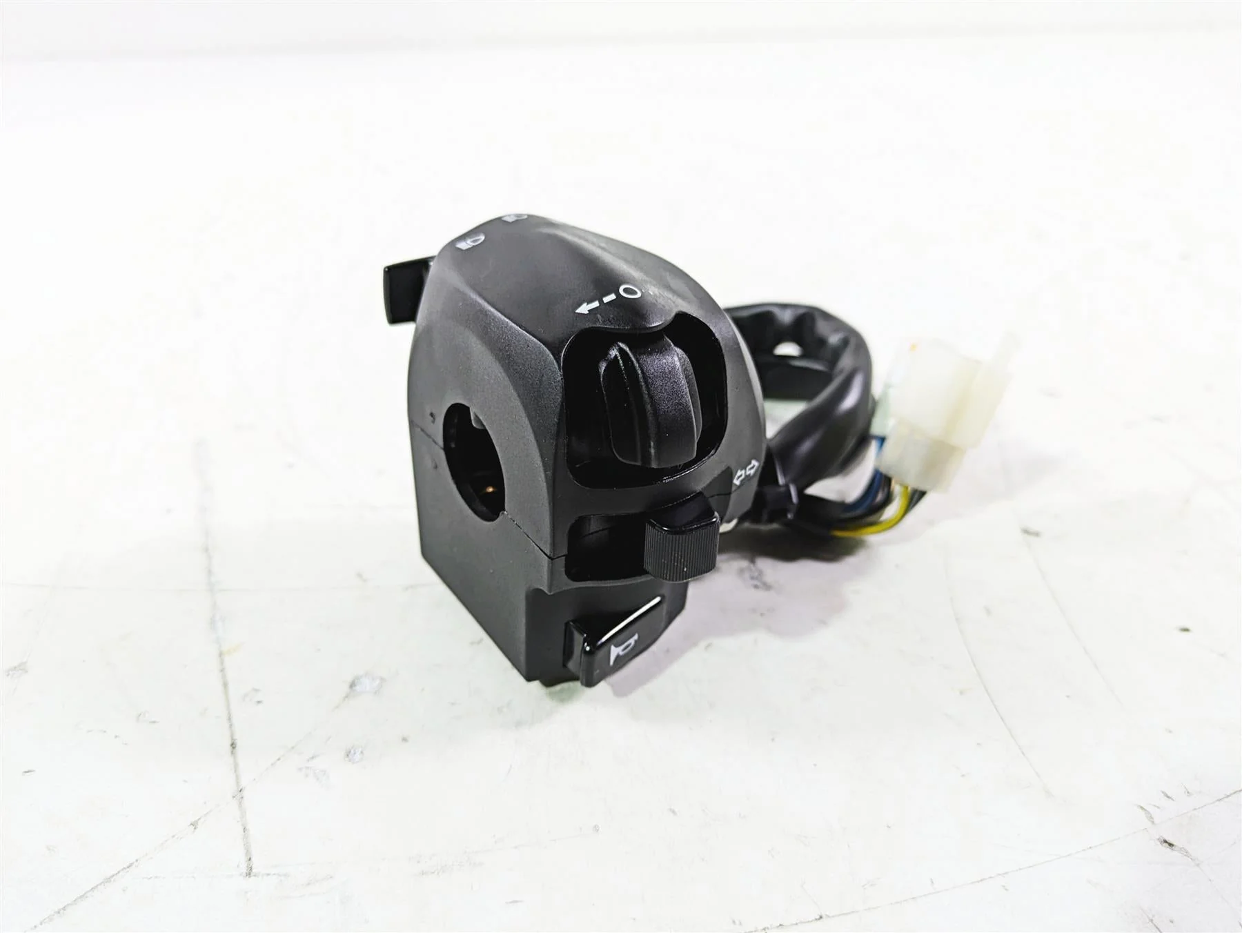 2022 MV Agusta F3 800 Rosso Left Hand Control Switch Light Blinker 8A00B9497 - Image 12