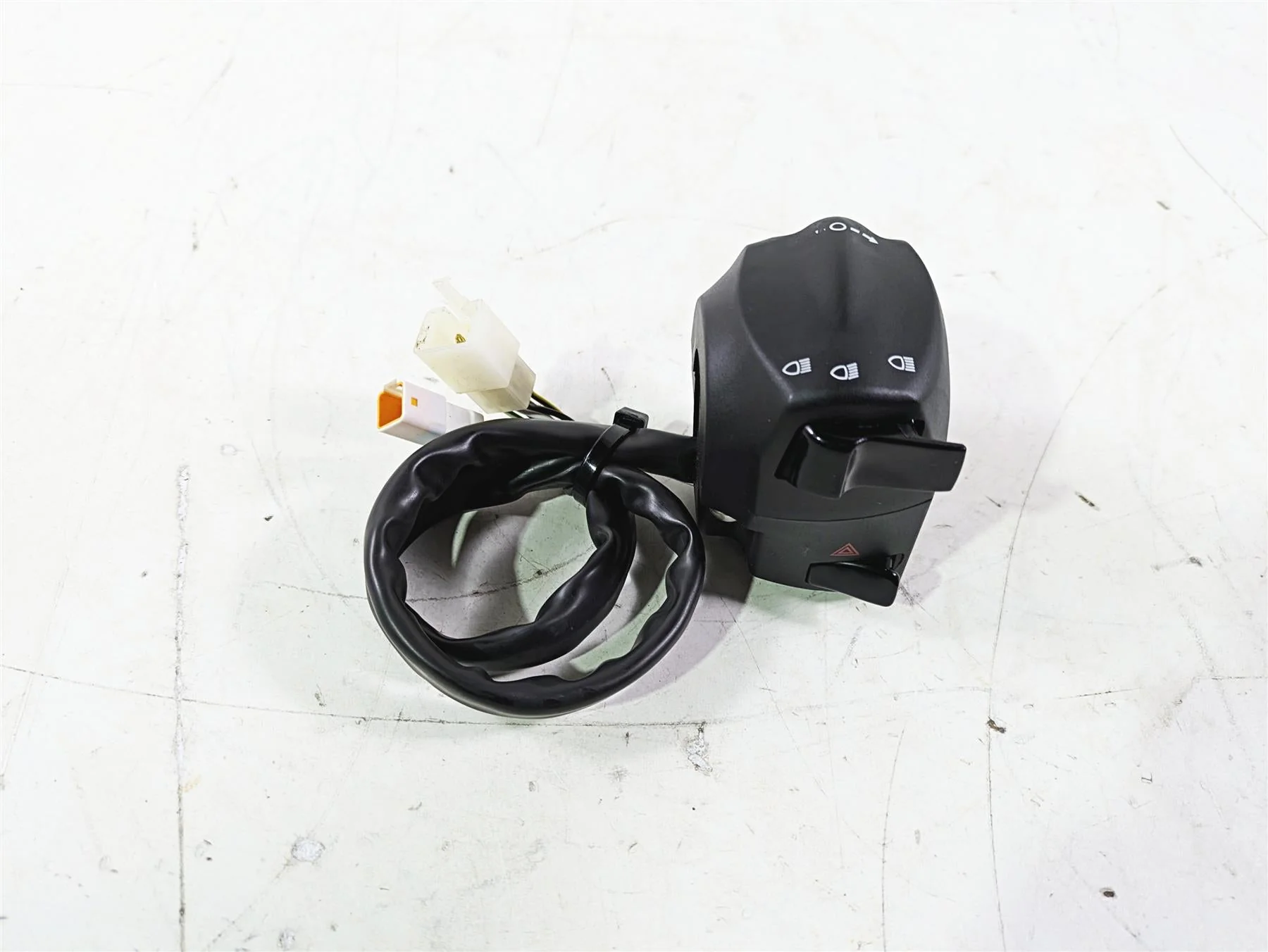 2022 MV Agusta F3 800 Rosso Left Hand Control Switch Light Blinker 8A00B9497 - Image 3