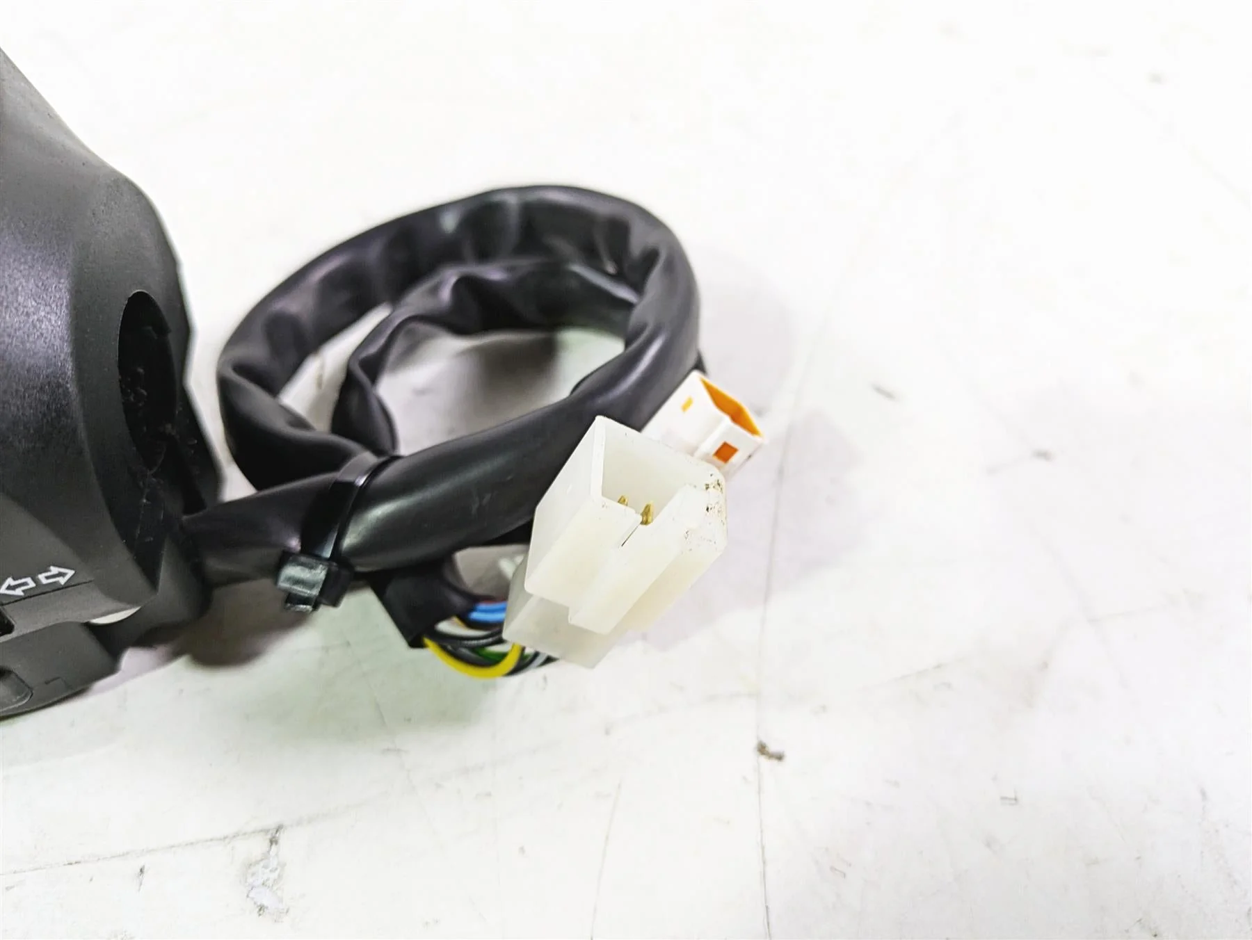 2022 MV Agusta F3 800 Rosso Left Hand Control Switch Light Blinker 8A00B9497 - Image 7