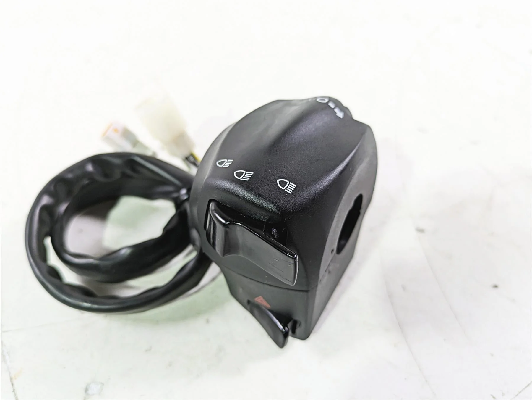 2022 MV Agusta F3 800 Rosso Left Hand Control Switch Light Blinker 8A00B9497 - Image 9