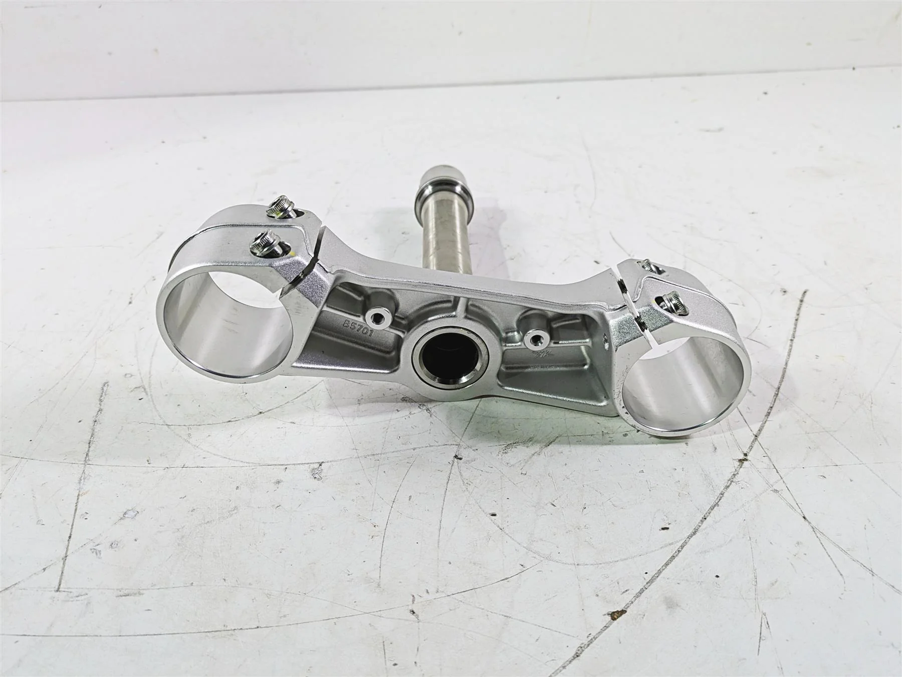 2022 MV Agusta F3 800 Rosso Lower Triple Tree Steering Clamp 8000B5700 - Image 9