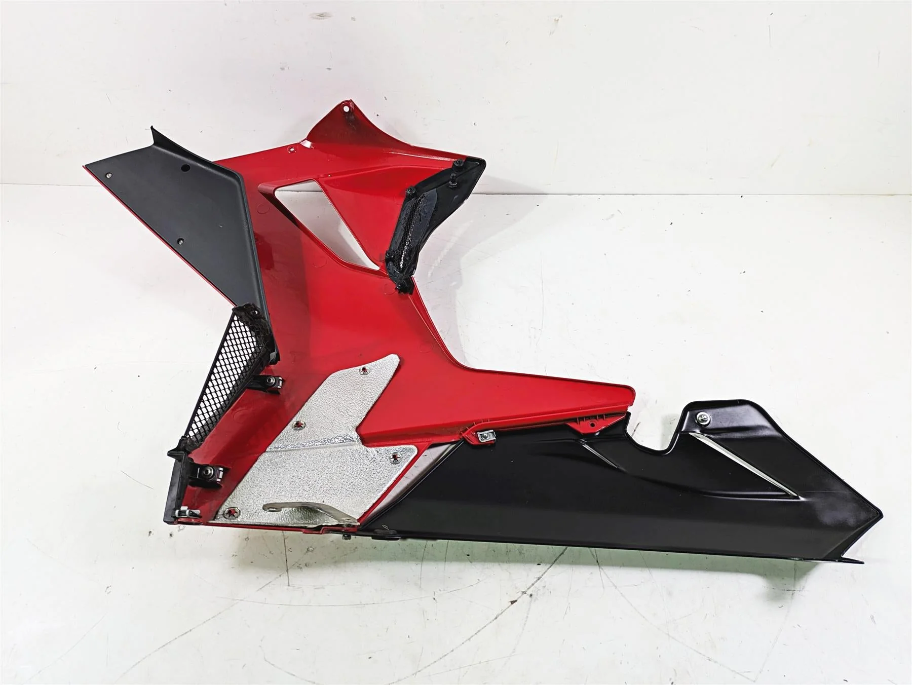 2022 MV Agusta F3 800 Rosso Right Side Main Fairing Cover 8000C9620 B5456 - Image 3