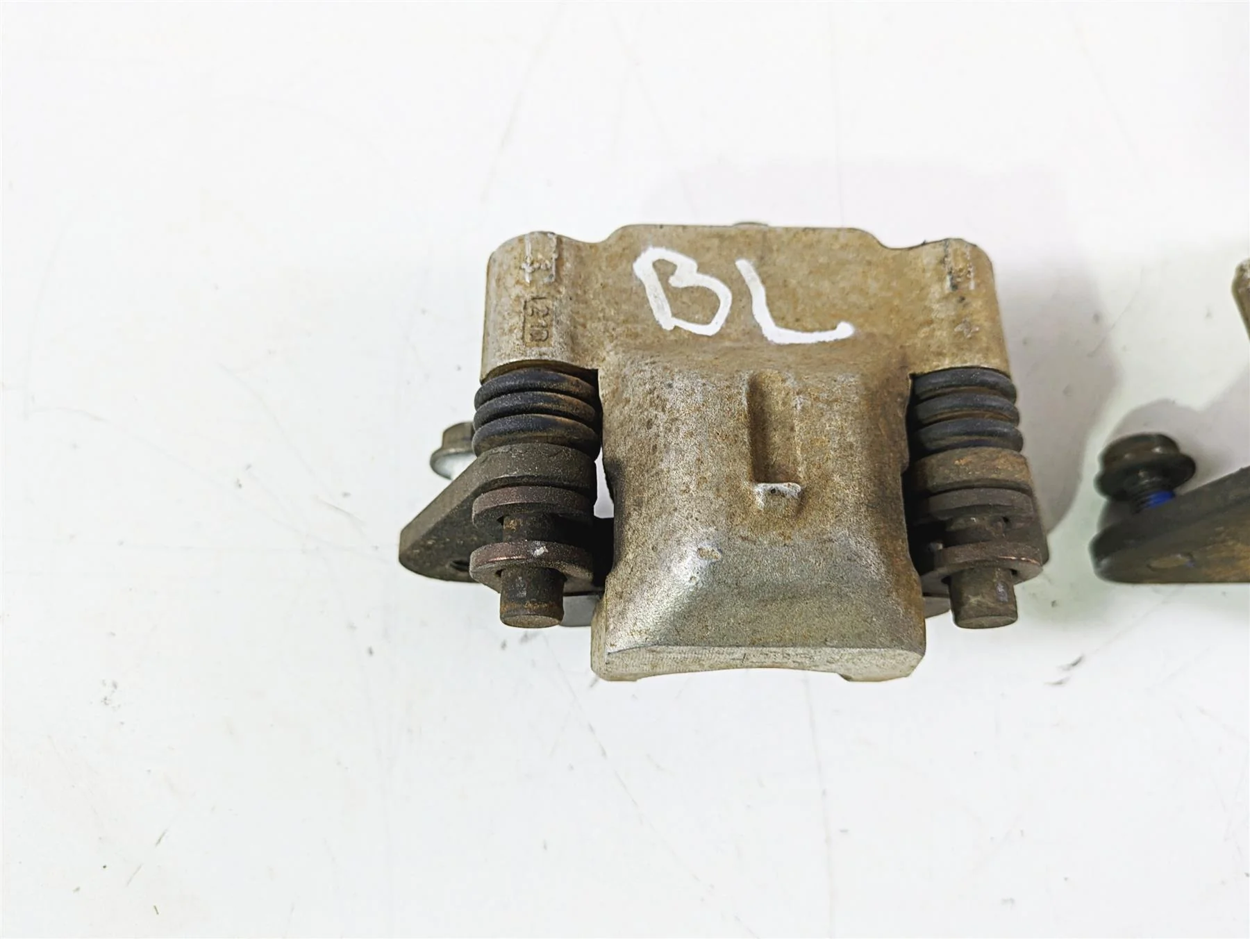 2022 Polaris Ranger 1000 Premium Rear Brake Caliper Set 1914103 1914104 - Image 4