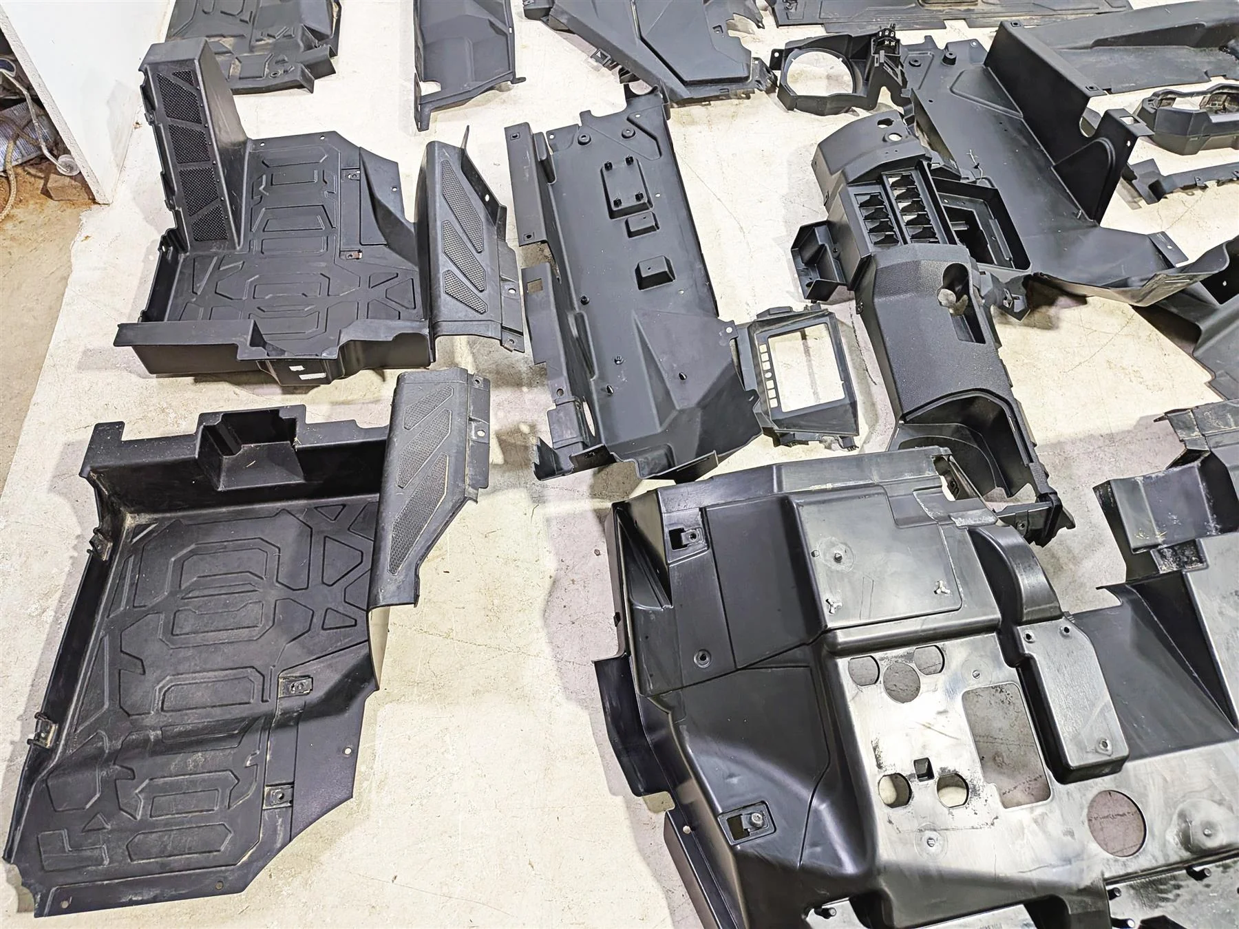 2022 Polaris RZR Turbo R Ultimate Interior Fairing Cover Dash Foot Well 5455194 - Image 4