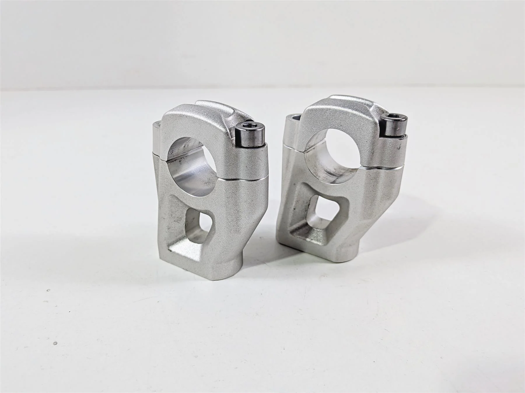 2022 Triumph Tiger 900 GT Pro Handlebar Riser Holder Clamp Set T2040813