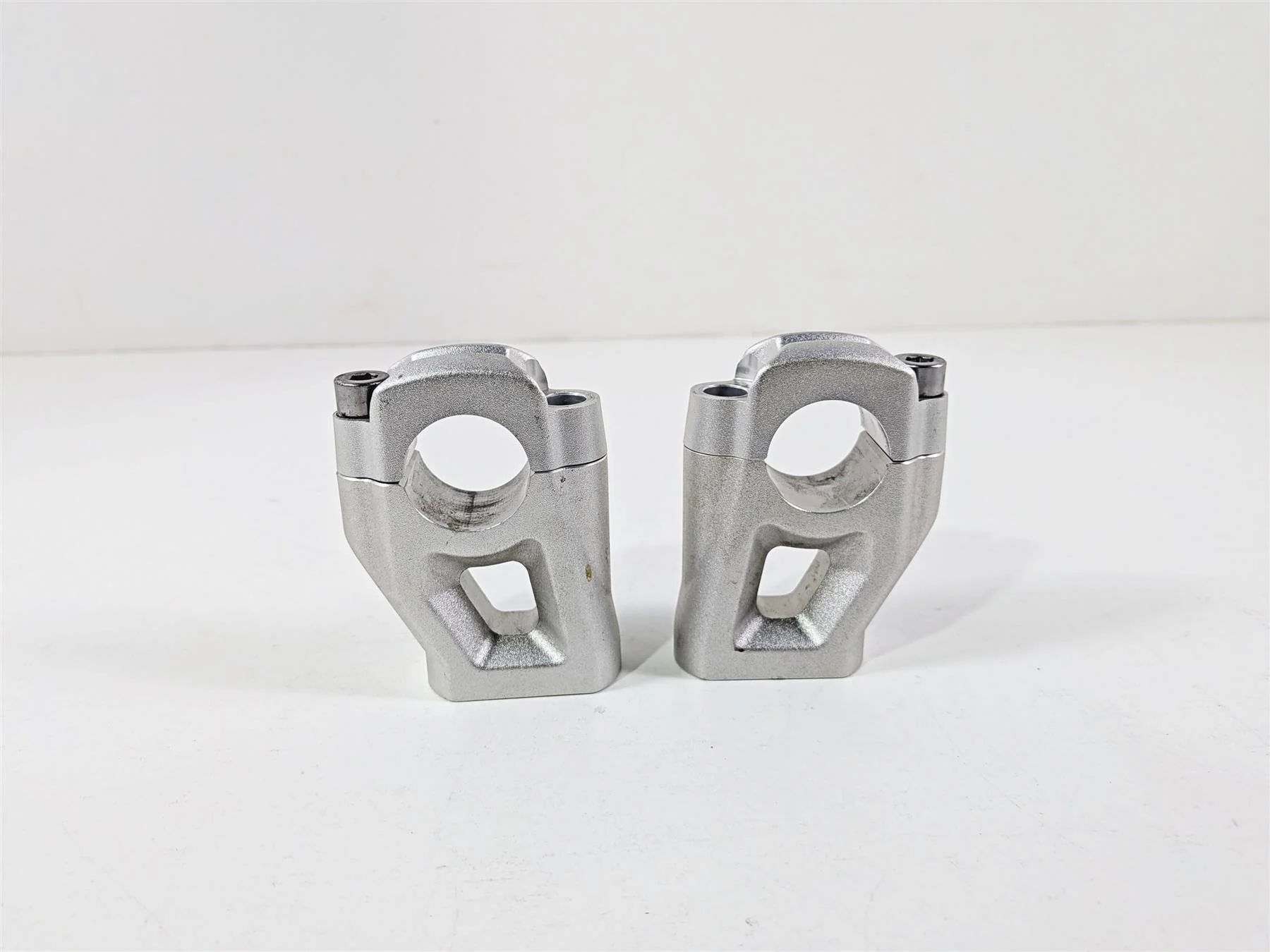 2022 Triumph Tiger 900 GT Pro Handlebar Riser Holder Clamp Set T2040813 - Image 5