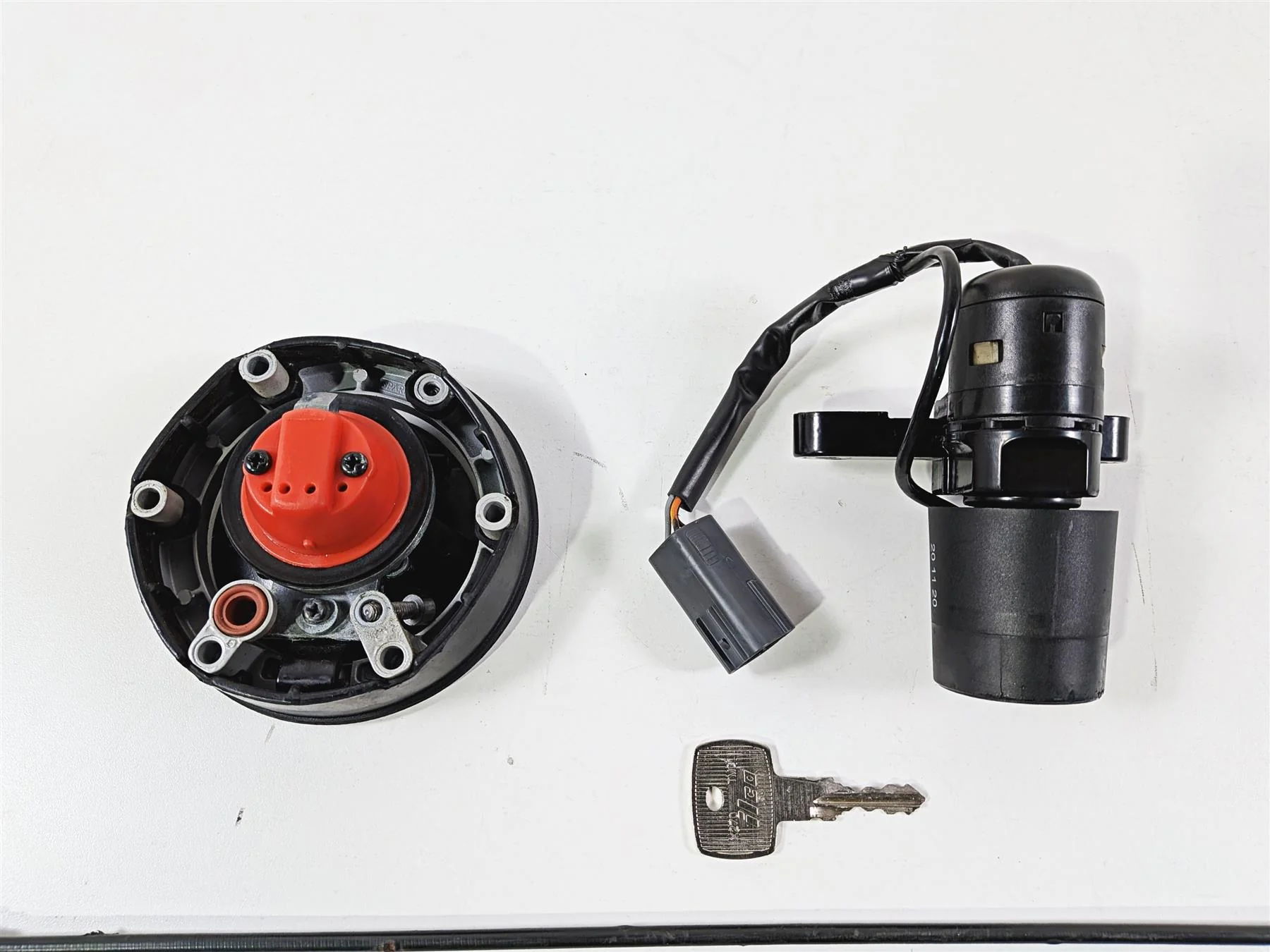 2022 Triumph Tiger 900 GT Pro Ignition SwitchKey Lock Set T2501977 - Image 9
