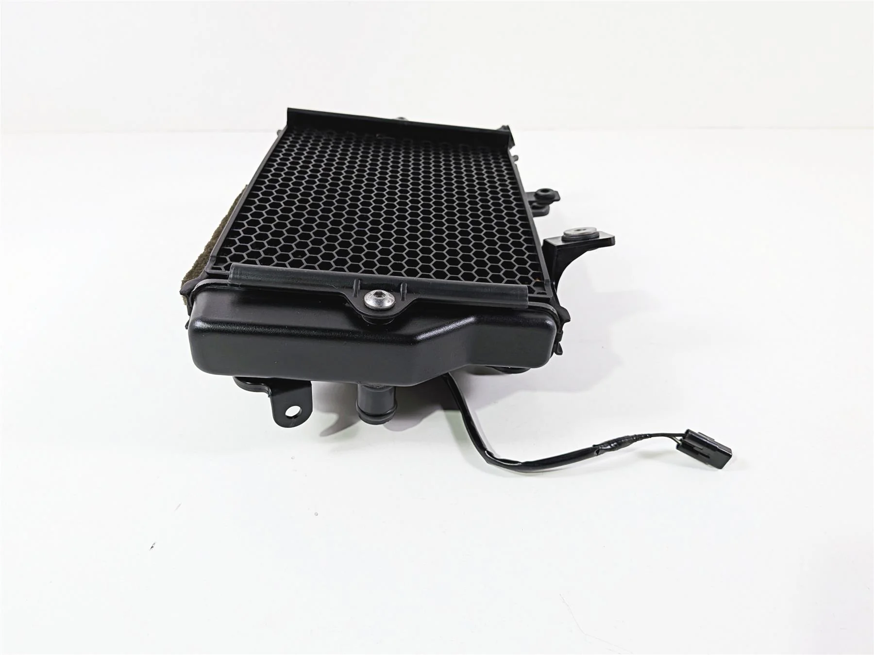 2022 Triumph Tiger 900 GT Pro Left Coolant Radiator And Fan T2104610 - Image 10