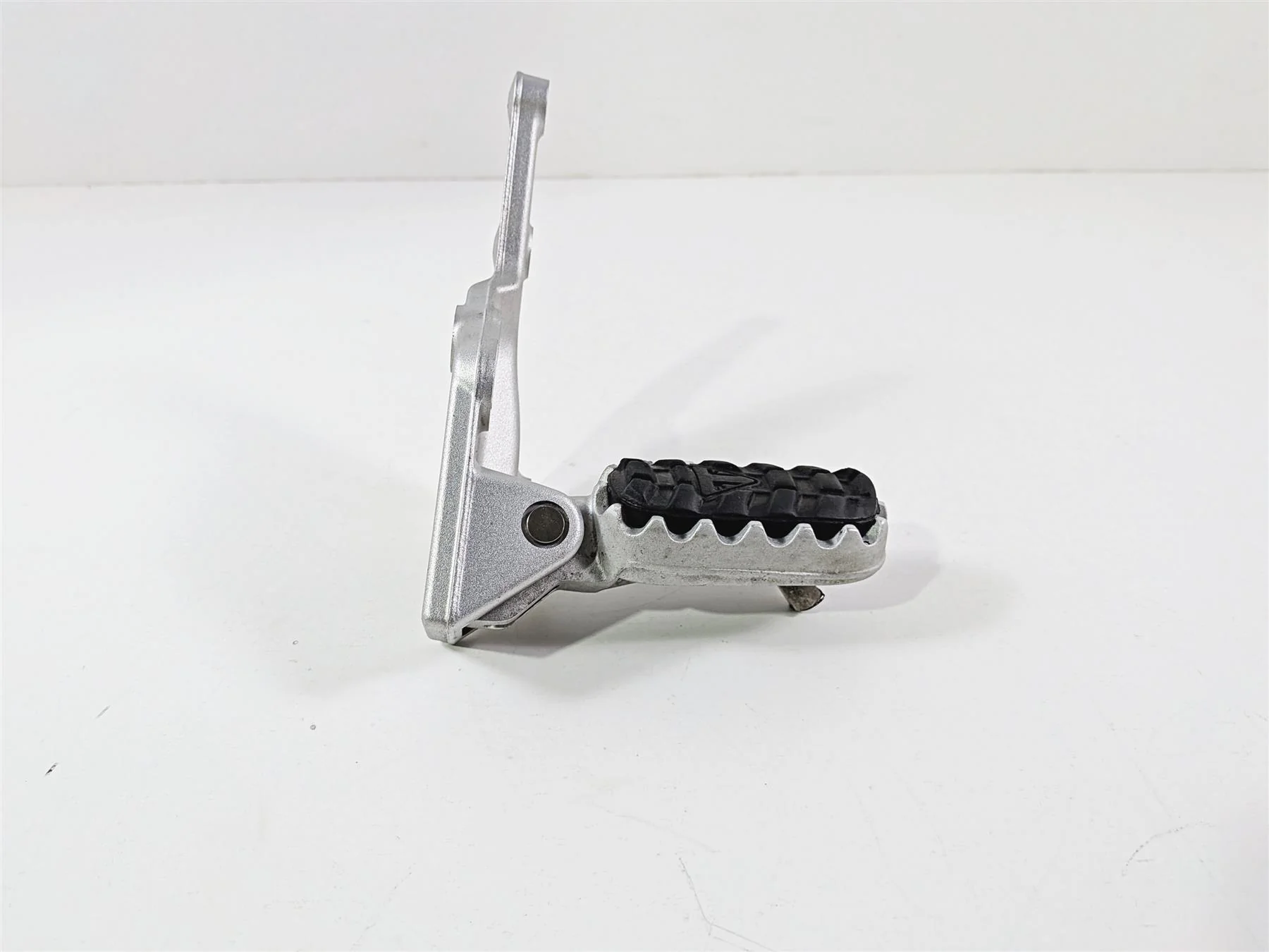 2022 Triumph Tiger 900 GT Pro Left Front Foot Peg & Mount T2082204 - Image 3