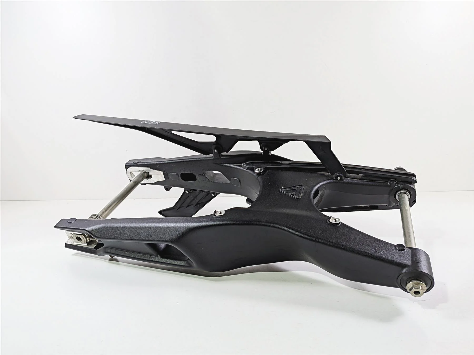 2022 Triumph Tiger 900 GT Pro Rear Swingarm Swing Arm & Axle T2050983 - Image 2