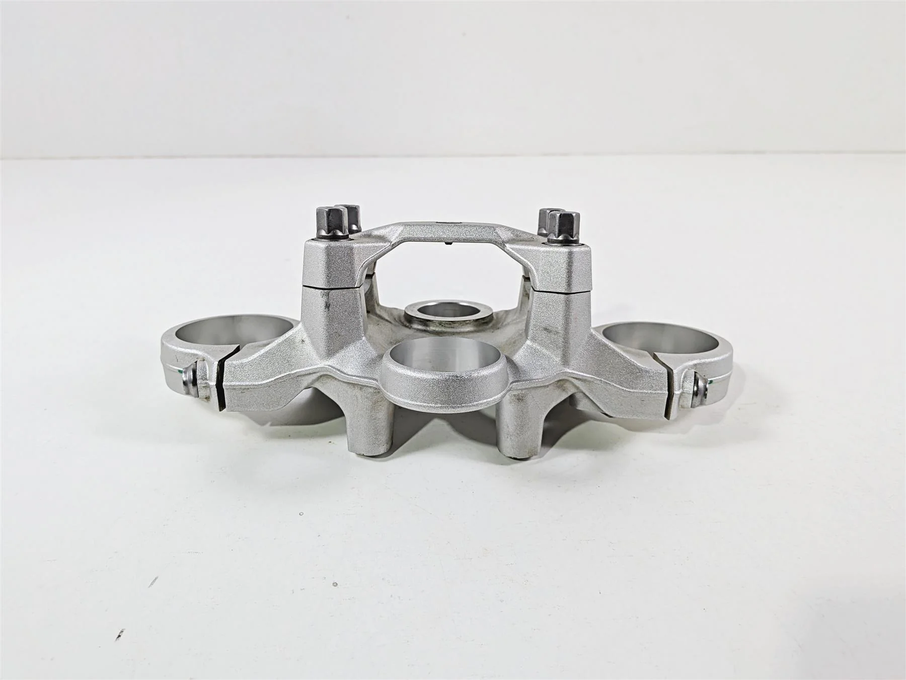 2023 BMW F850GS K81 Upper Triple Tree & Top Clamp 9445230 31428565016 - Image 4