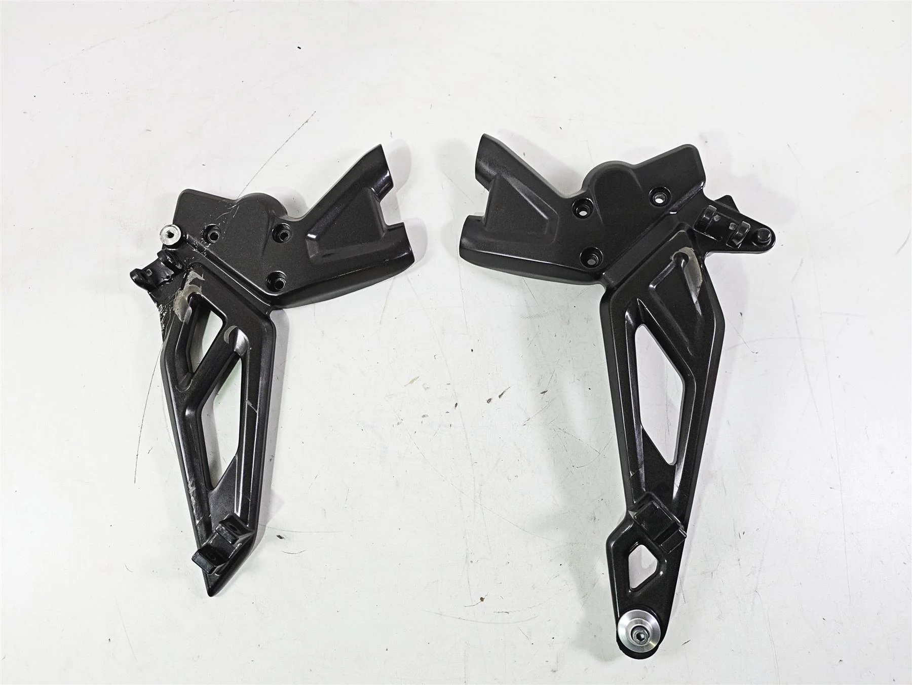 2023 BMW G310R K03 Frame Footpeg Rest Mount Set 46711542807 46711542808 - Image 4