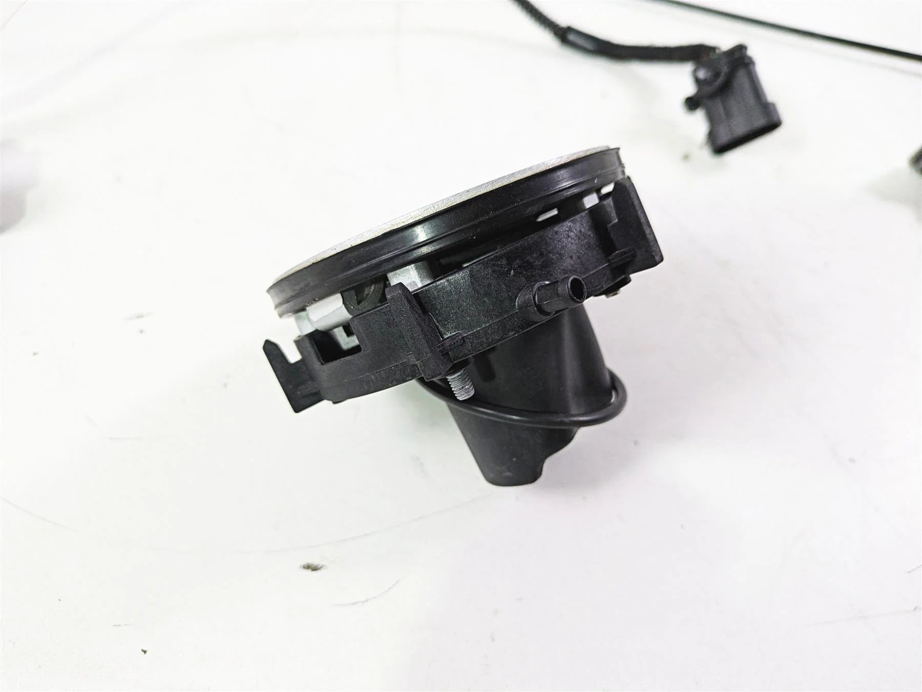 2023 BMW G310R K03 Ignition Switch Key Lock Set Fuel Cap Seat Lock 51258567000 - Image 9