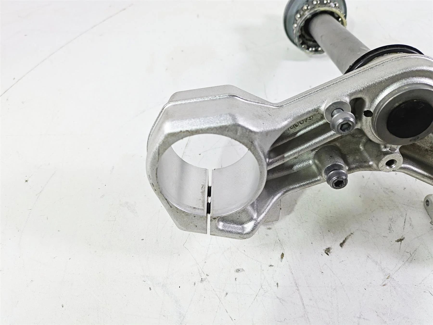 2023 BMW G310R K03 Lower Triple Tree Steering Clamp 31428557754 - Image 11