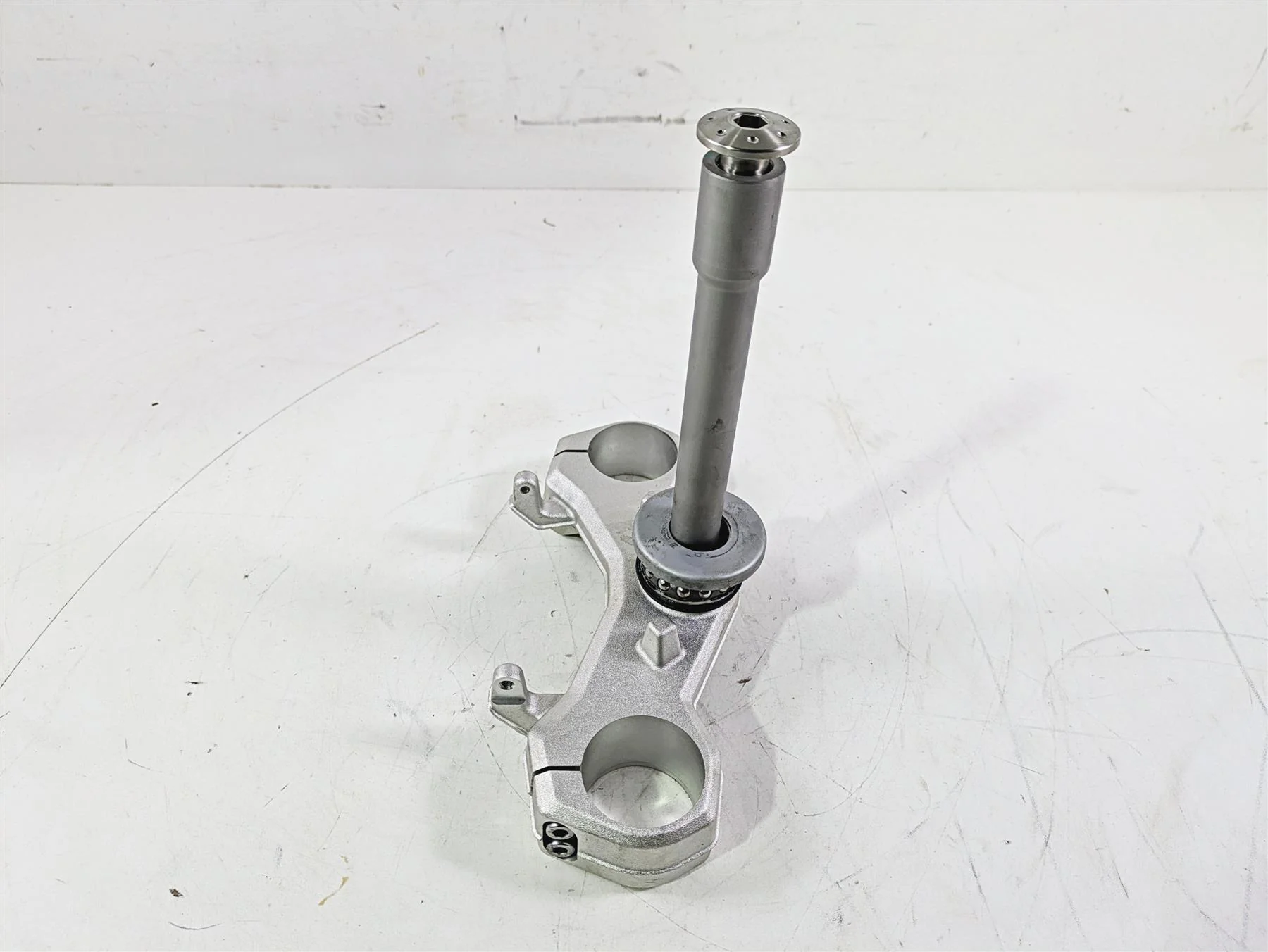 2023 BMW G310R K03 Lower Triple Tree Steering Clamp 31428557754 - Image 2