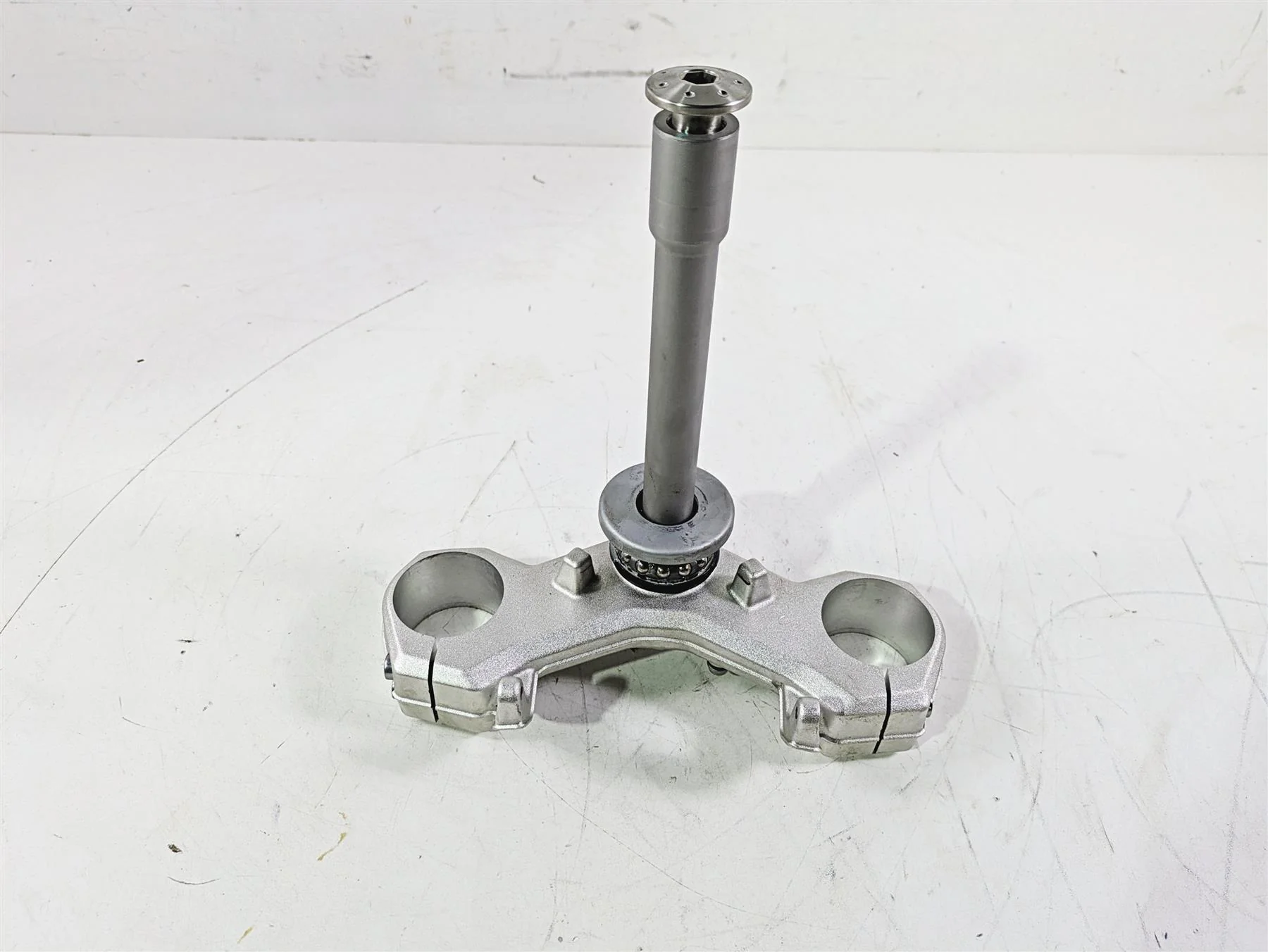 2023 BMW G310R K03 Lower Triple Tree Steering Clamp 31428557754 - Image 3
