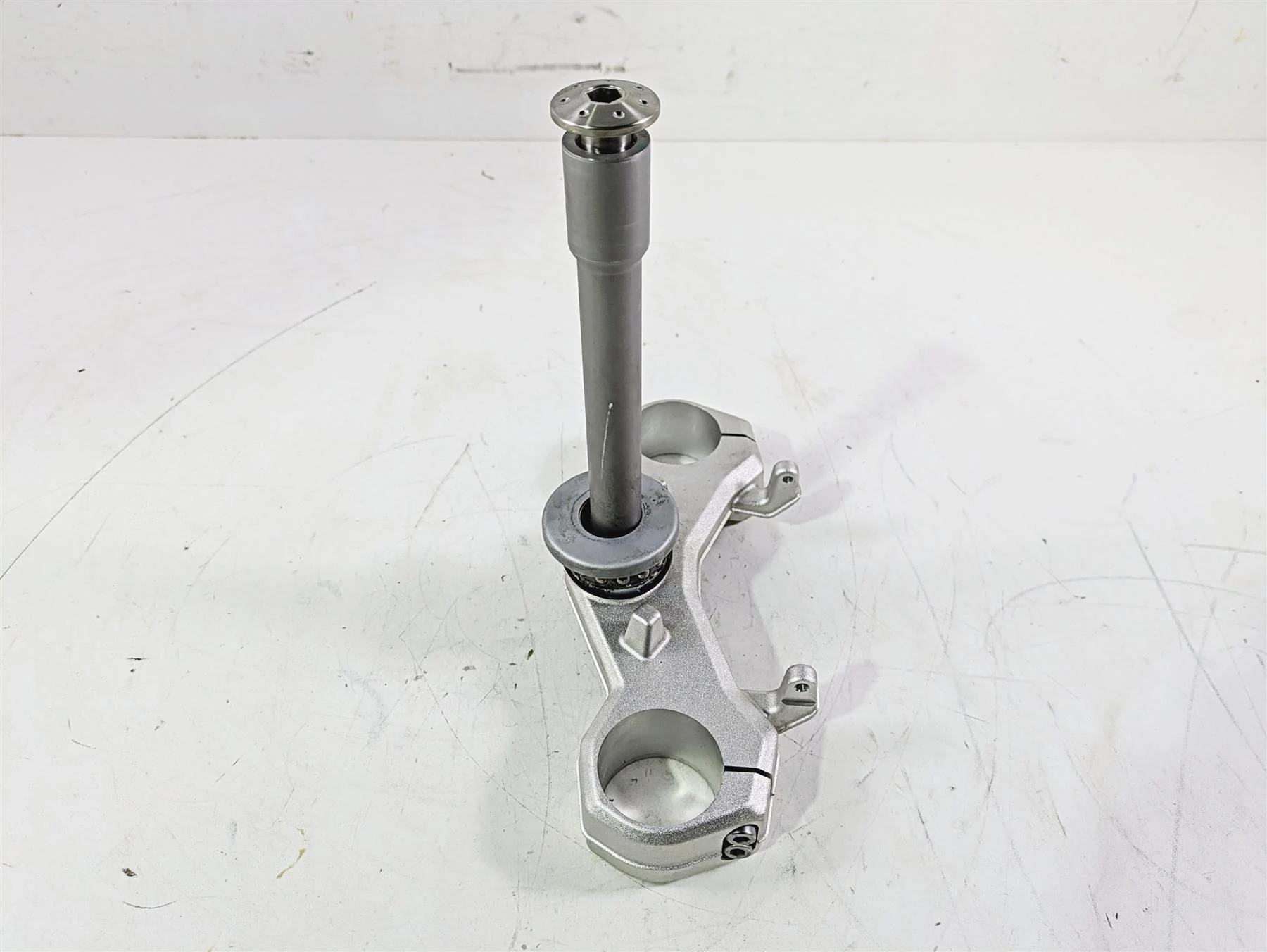 2023 BMW G310R K03 Lower Triple Tree Steering Clamp 31428557754 - Image 4