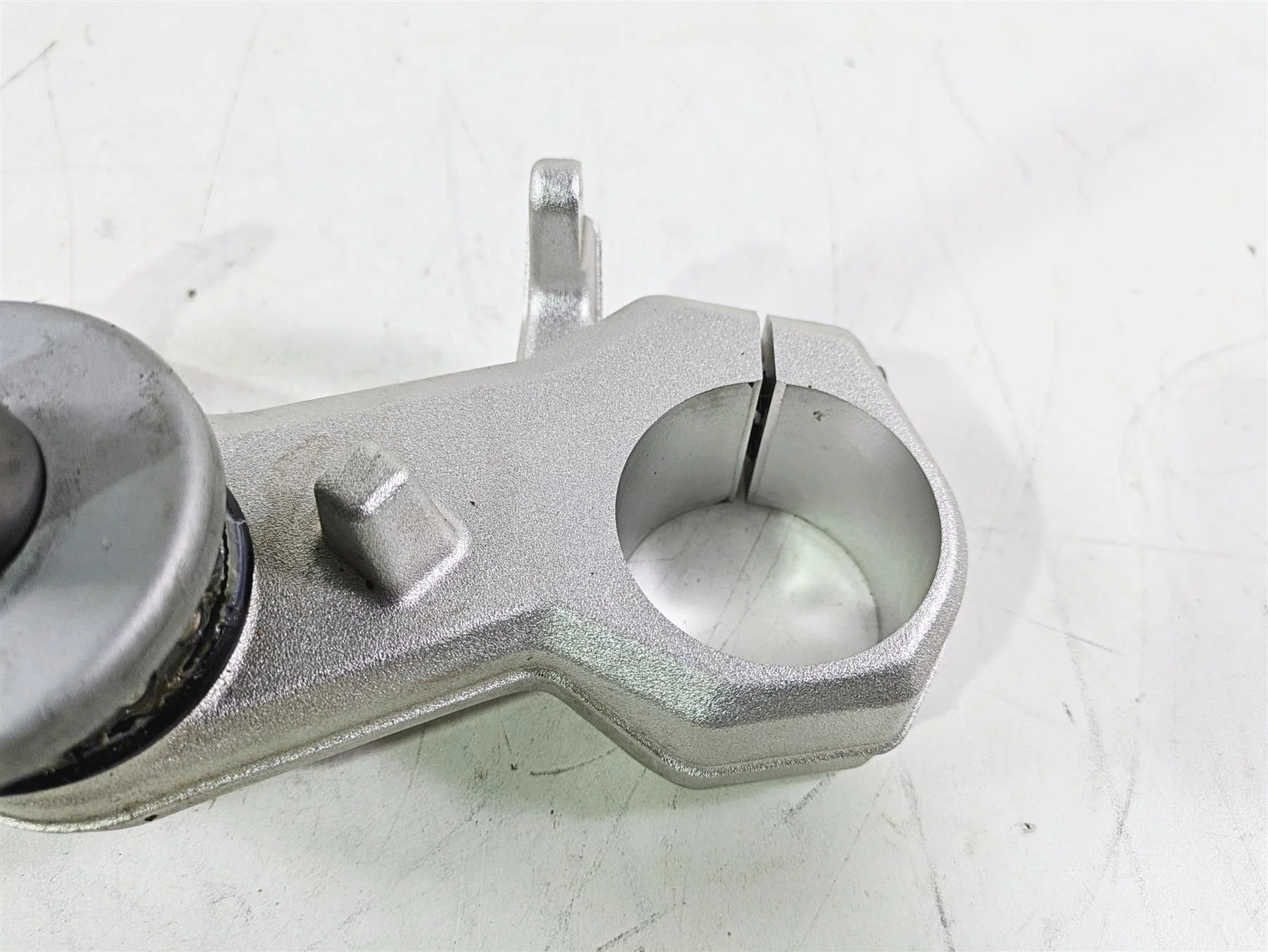 2023 BMW G310R K03 Lower Triple Tree Steering Clamp 31428557754 - Image 6