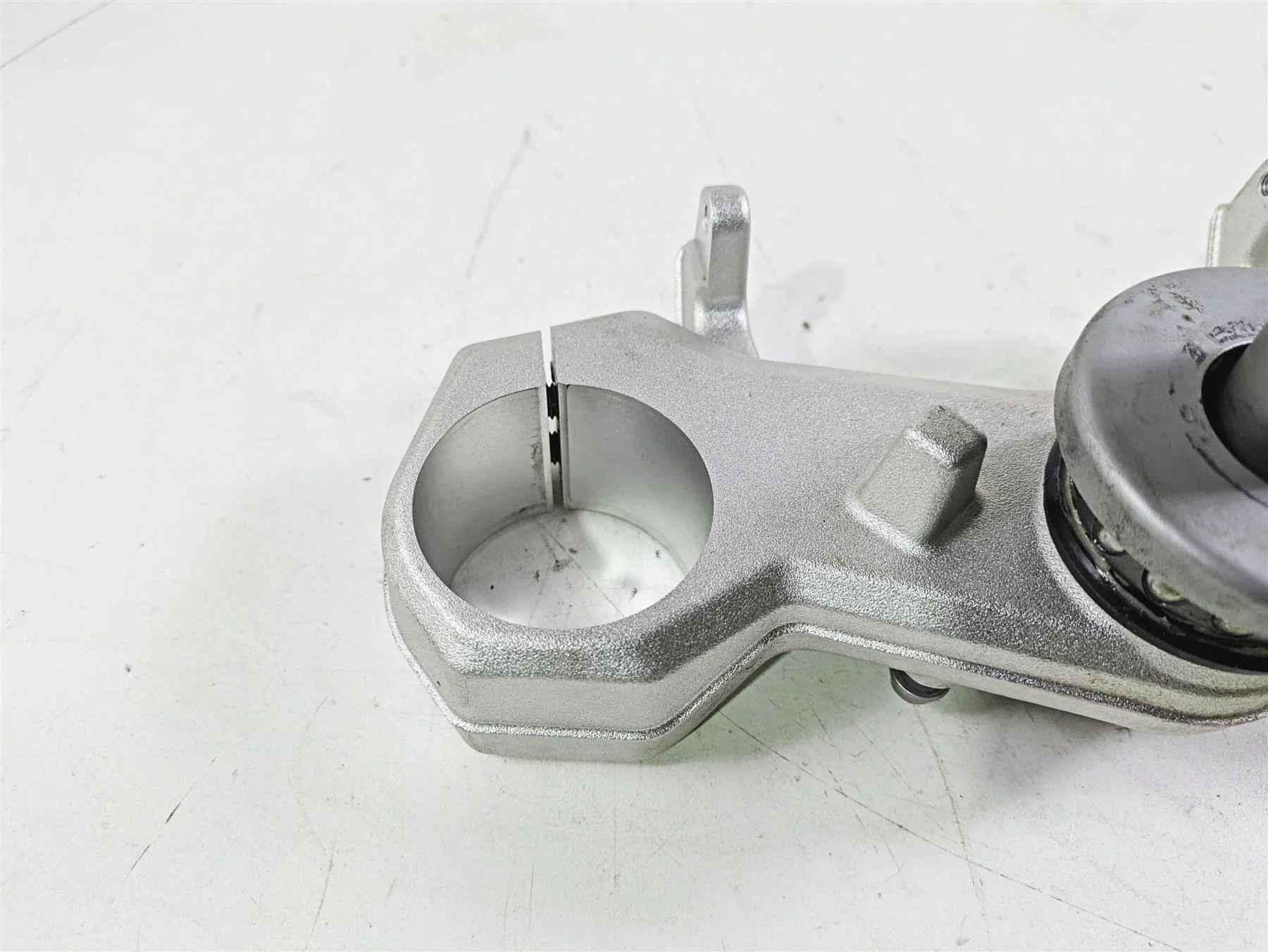 2023 BMW G310R K03 Lower Triple Tree Steering Clamp 31428557754 - Image 7