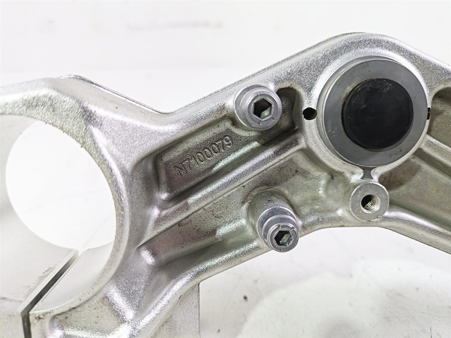 2023 BMW G310R K03 Lower Triple Tree Steering Clamp 31428557754 - Image 9