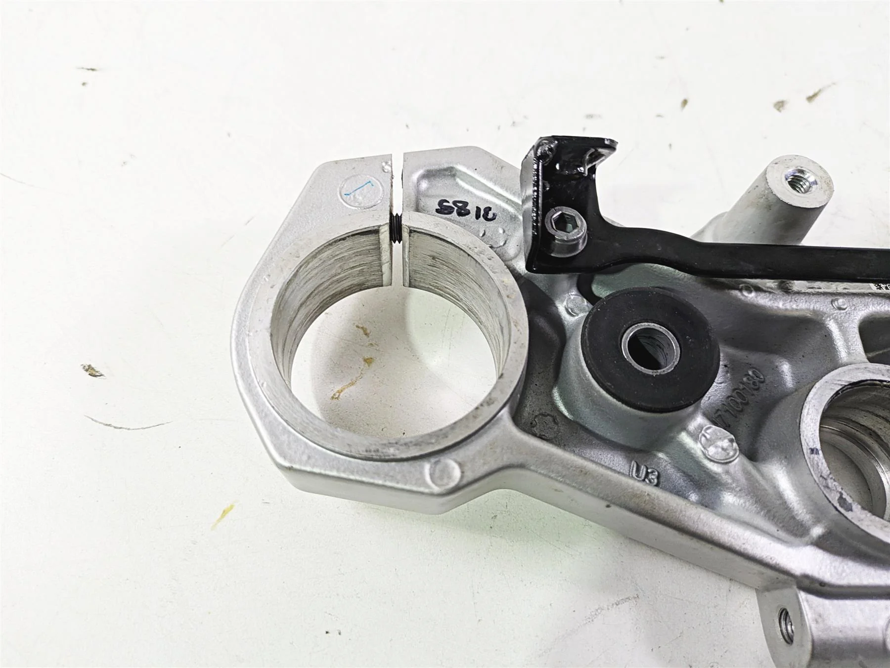 2023 BMW G310R K03 Upper Triple Tree Steering Clamp 31428554115 - Image 11