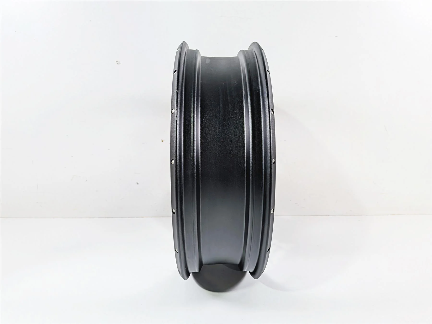 2023 BMW R nineT Scrambler K23 17x4.5 Cross Spoke Rear Wheel Rim 36318562513 - Image 2