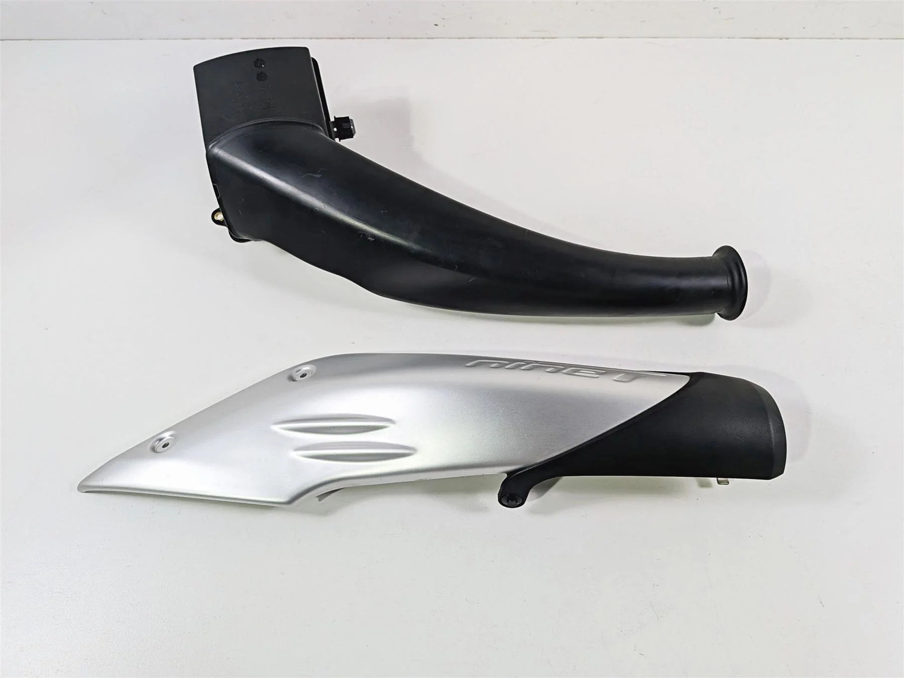 2023 BMW R nineT Scrambler K23 Air Inlet Snorkel Cover & Tube 46638546494 - Image 12
