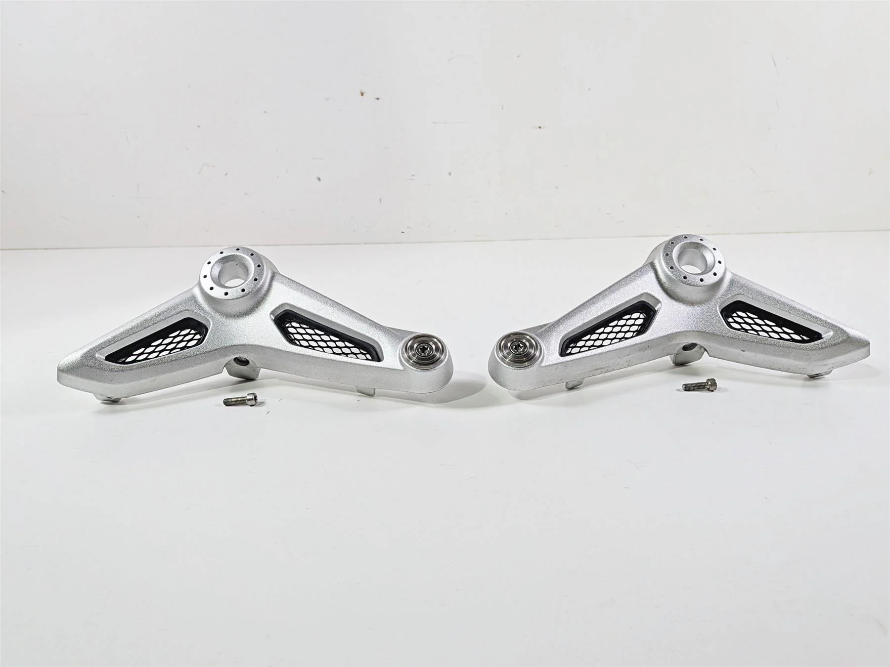 2023 BMW R nineT Scrambler K23 Rider Seat Support Mount Set 46638531189 - Image 2