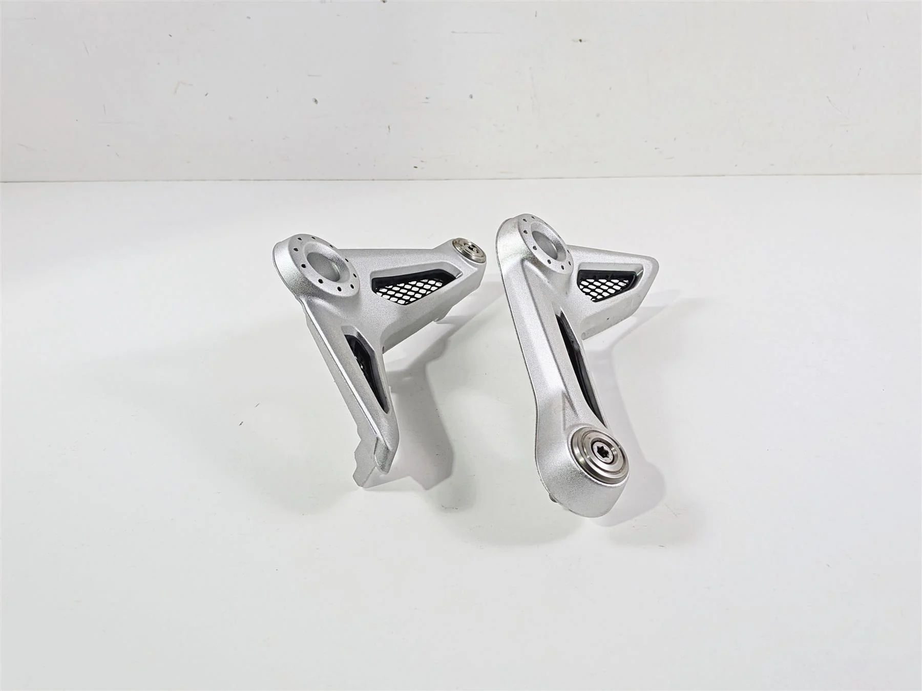 2023 BMW R nineT Scrambler K23 Rider Seat Support Mount Set 46638531189 - Image 3