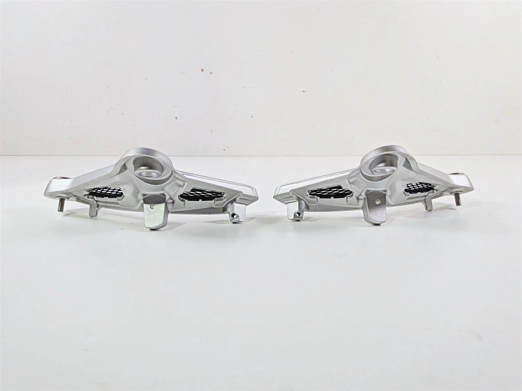 2023 BMW R nineT Scrambler K23 Rider Seat Support Mount Set 46638531189 - Image 4