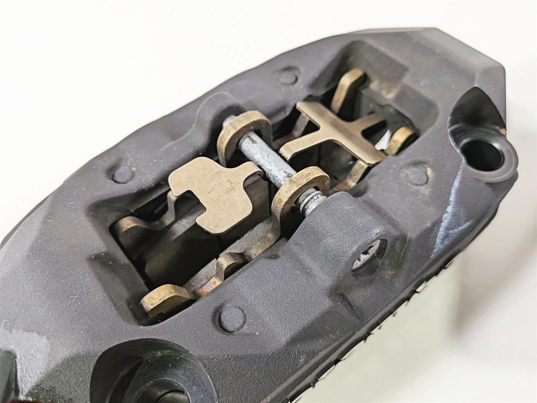 2023 BMW R1250RT RTP K52 Front Brembo Brake Caliper Set 34118556206 34118556205 - Image 10