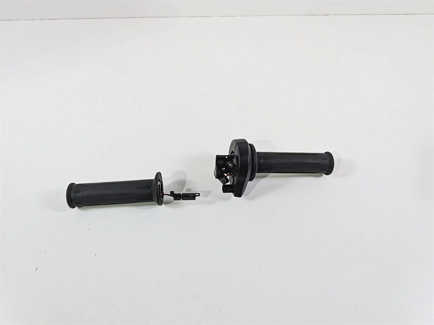 2023 BMW R1250RT RTP K52 Heated Left Right Hand Grip Set 61318549455 61318552124 - Image 2