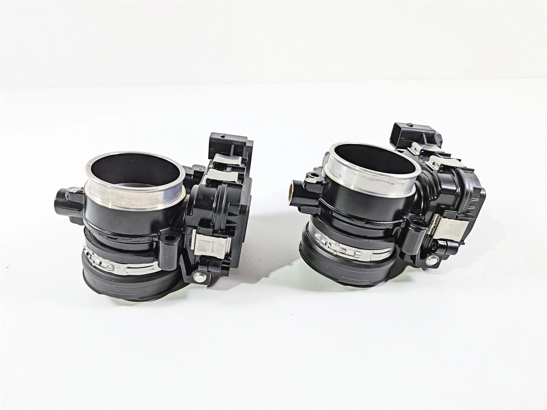 2023 BMW R1250RT RTP K52 Left Right Black Throttle Body Set 13548568757 - Image 2