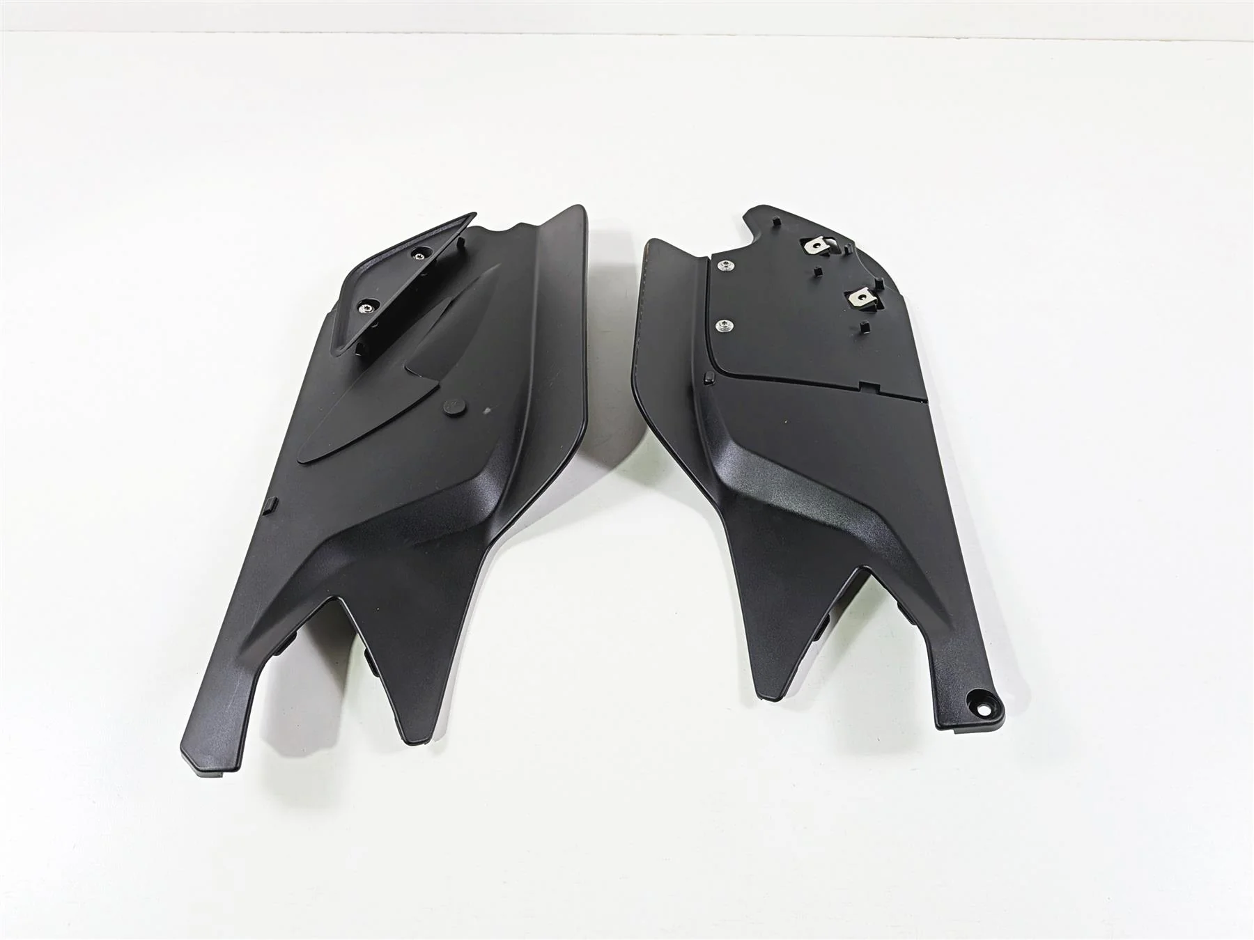 2023 BMW R1250RT RTP K52 Left Right Rear Side Cover Body Fairing 46638548481 - Image 2