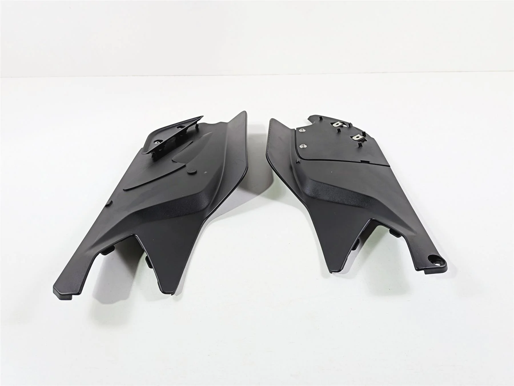 2023 BMW R1250RT RTP K52 Left Right Rear Side Cover Body Fairing 46638548481 - Image 3